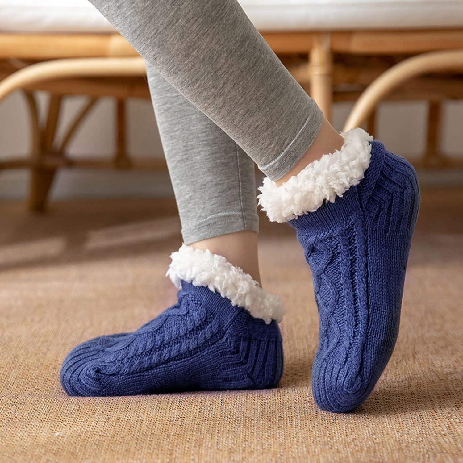 DARENYI Women's Winter Warm Non-Slip Slipper Socks with Grippers - Cozy Fluffy House Socks for Women, Kids, Girls & Boys - Perfect for Indoor Wear, Bedtime & Cold Weather Comfort