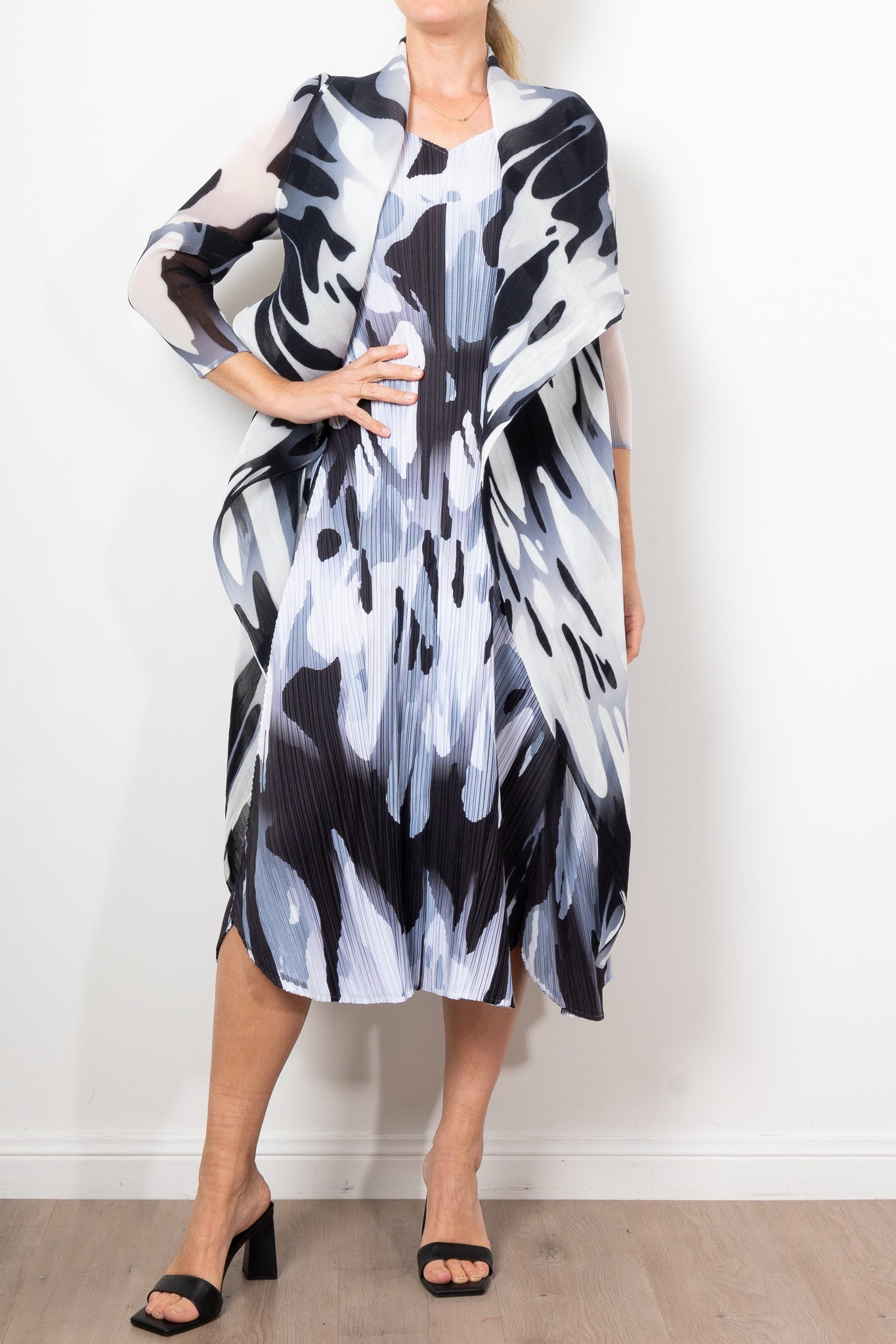 Alquema Women's Winter Coat with Faux Fur Collar - Warm Long Trench Coat for Cold Weather - Perfect for Office, Travel & Outdoor Activities