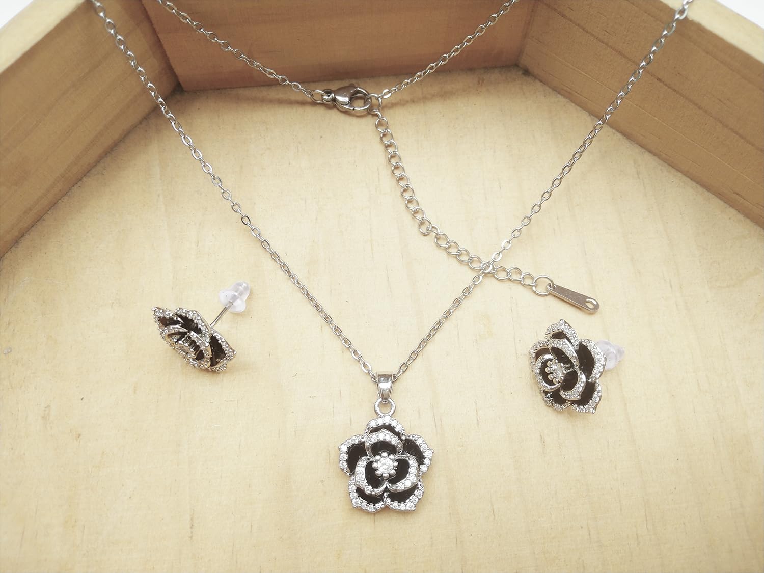 Black Rose Flower Necklace & Earrings Set - Elegant Gothic Jewelry Gift for Women - Perfect for Valentine's Day, Anniversary & Romantic Occasions