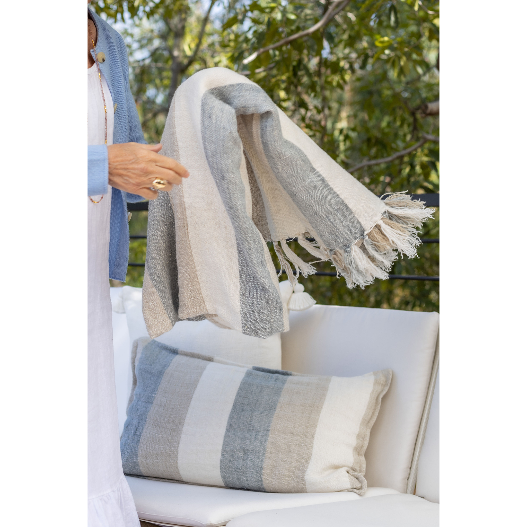 Premium Naples Blanket - Ultra Soft & Cozy Fleece Throw Blanket for Bed, Couch & Travel - Perfect for Winter, Gifts & Home Decor