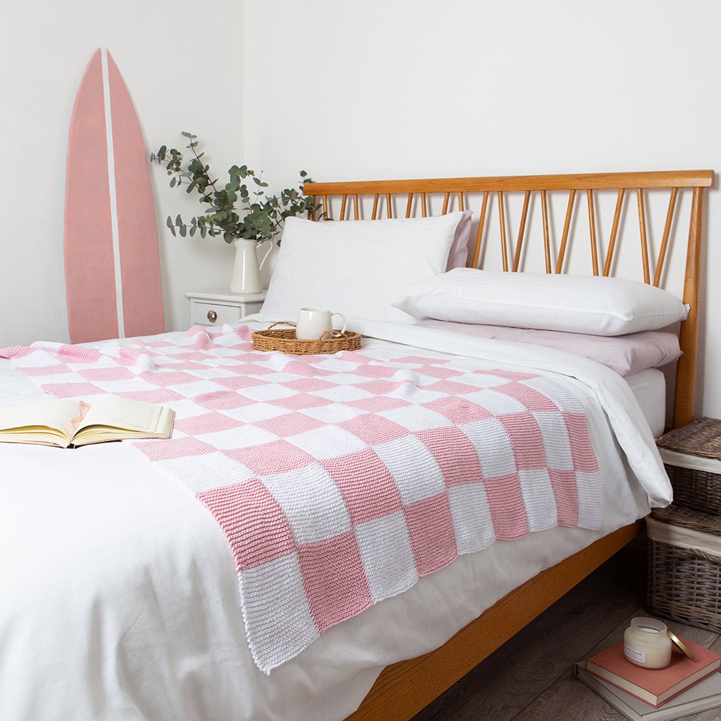 Cozy Gingham Blanket Knitting Kit - DIY Crochet Blanket Making Set for Beginners - Perfect for Home Decor, Gifts & Winter Warmth