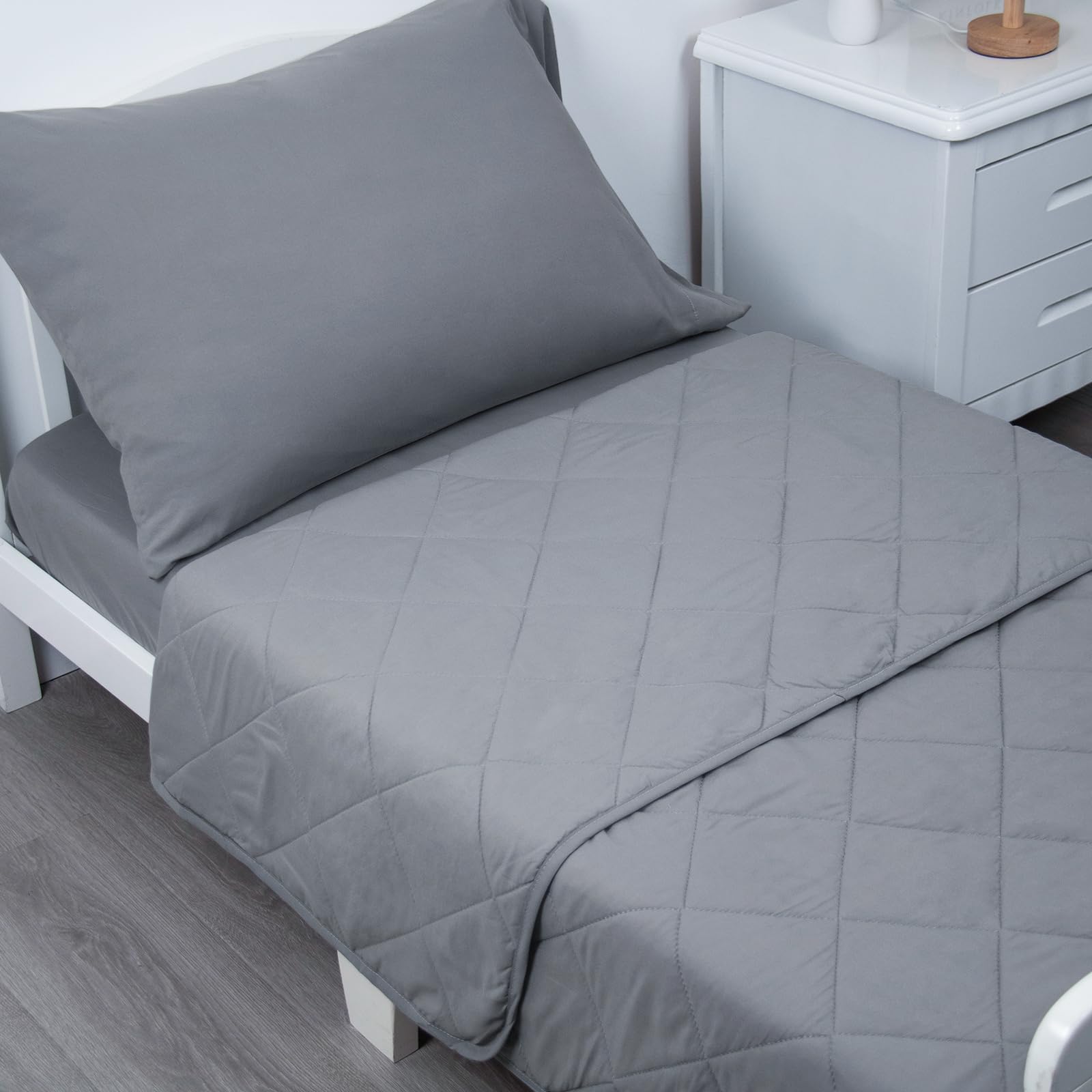 Biloban 4-Piece Ultra Soft Toddler Bedding Set - Breathable Crib Sheet Set with Quilted Comforter, Fitted Sheet, Flat Sheet & Envelope Pillowcase (Grey) - Perfect for Nursery, Daycare & Cozy Toddler Sleep