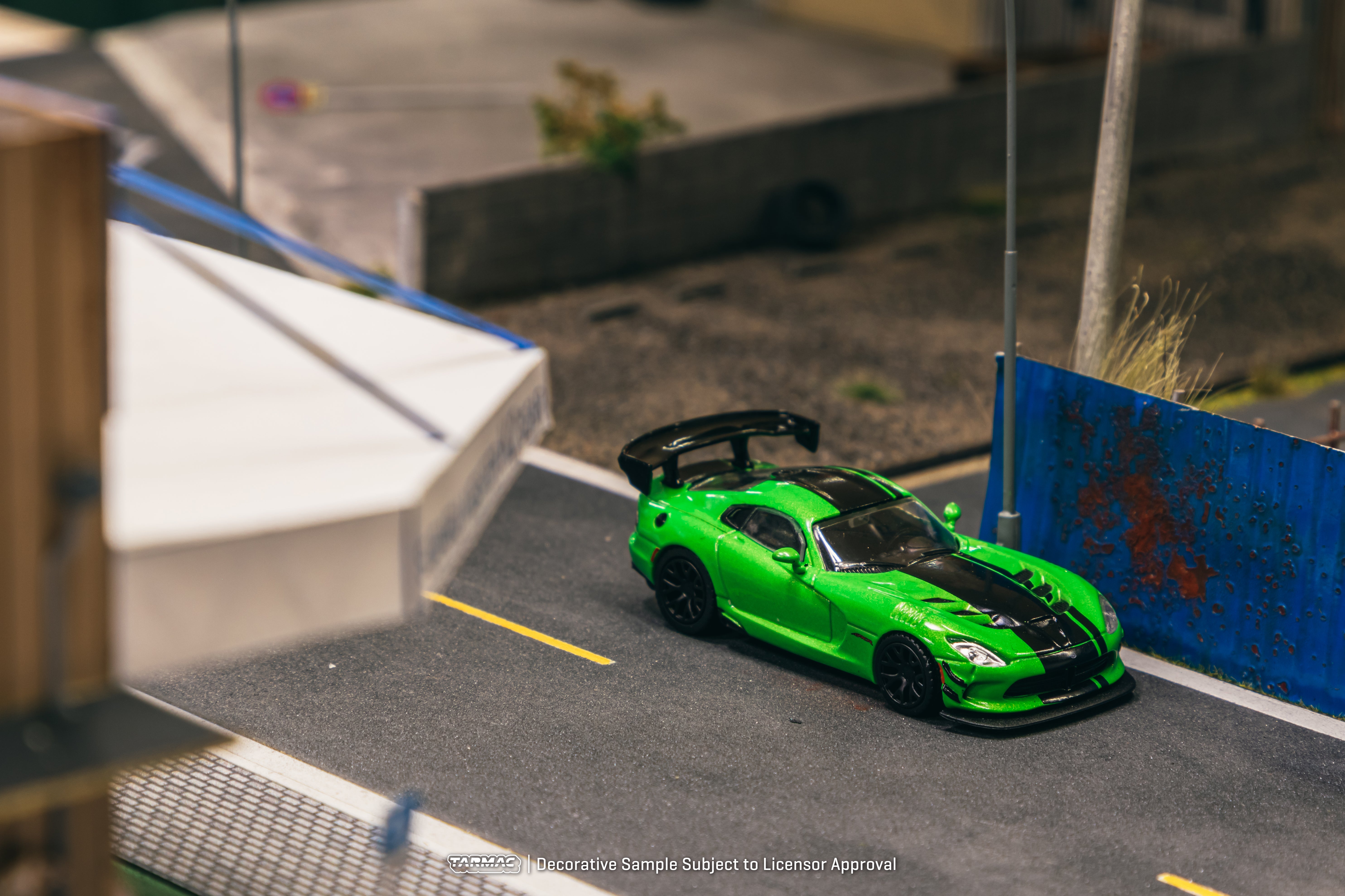 Tarmac Works 1/64 Scale Dodge Viper ACR Extreme Green Metallic Diecast Model Car - Collectible Miniature for Display & Racing Enthusiasts - Perfect for Home Office Decor & Car Showcases