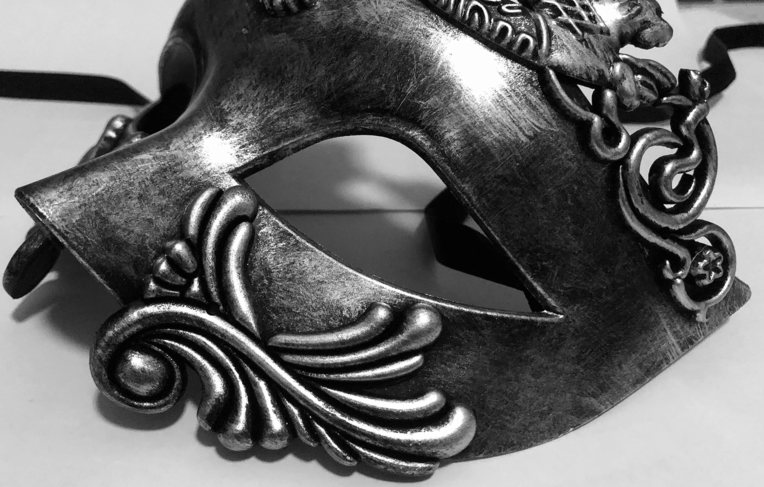 Elegant Sheliky Men's Venetian Masquerade Mask - Vintage Carnival Costume Mask for Halloween, Cosplay & Mardi Gras Parties - Perfect for Costume Balls, Themed Events & Masquerade Nights
