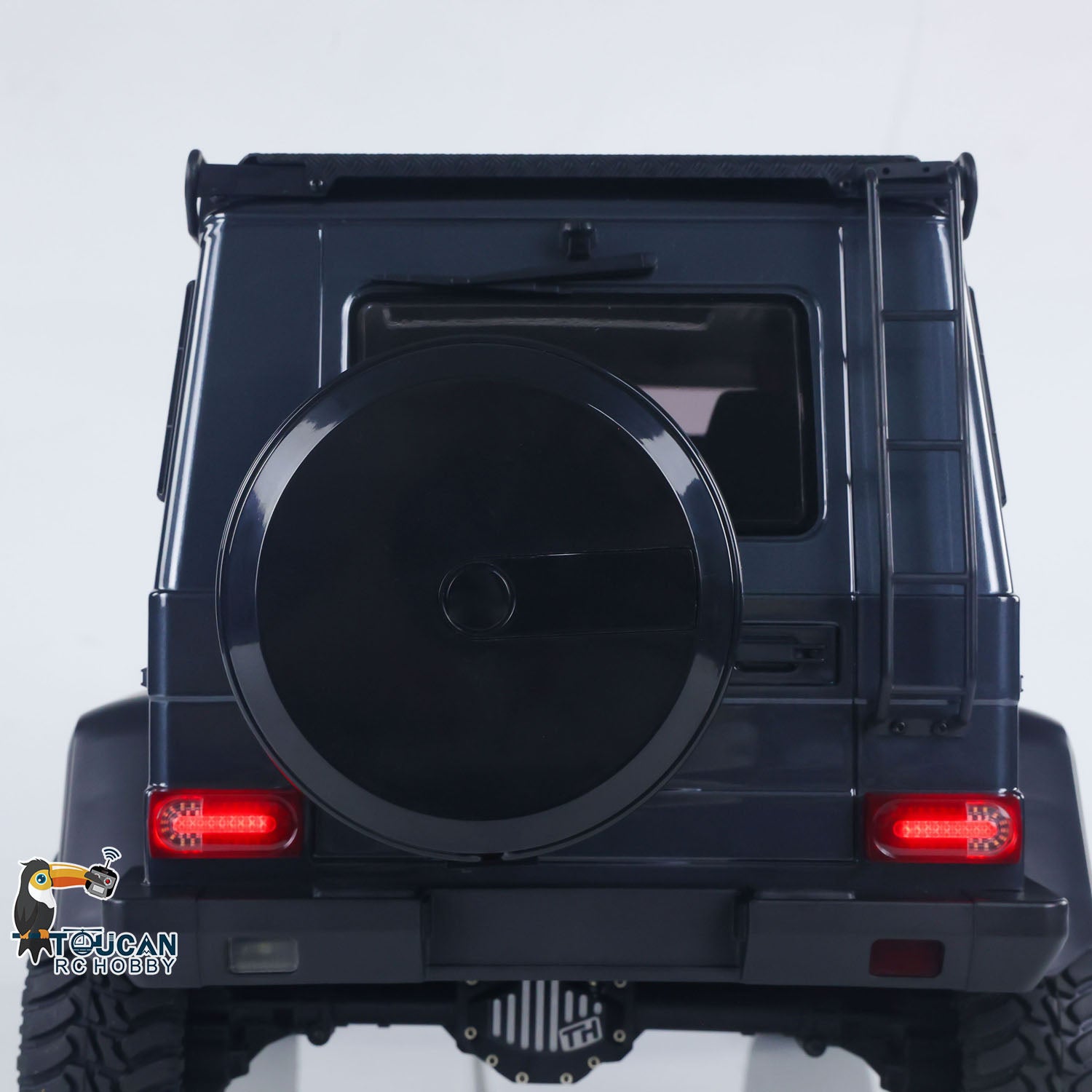 1/8 Scale TRACTION HOBBY RC Rock Crawler - KM5 Portal Axle Differential Lock 4WD Off-Road Truck with 2-Speed Gearbox & 775 Brushed Motor (PNP) - Perfect for Trail Crawling, Rock Racing and Outdoor Adventure
