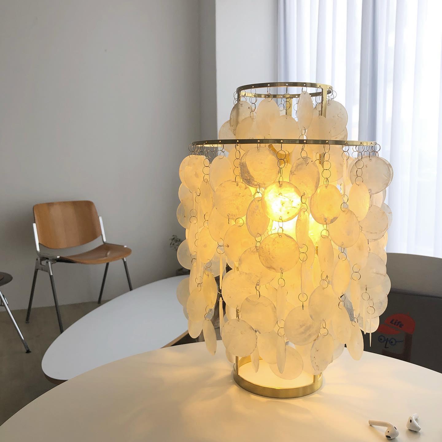 Modern Round Shell Table Lamp - Elegant Bedside & Living Room Lighting for Home Decor - Perfect for Bedrooms, Offices, and Cozy Reading Nooks