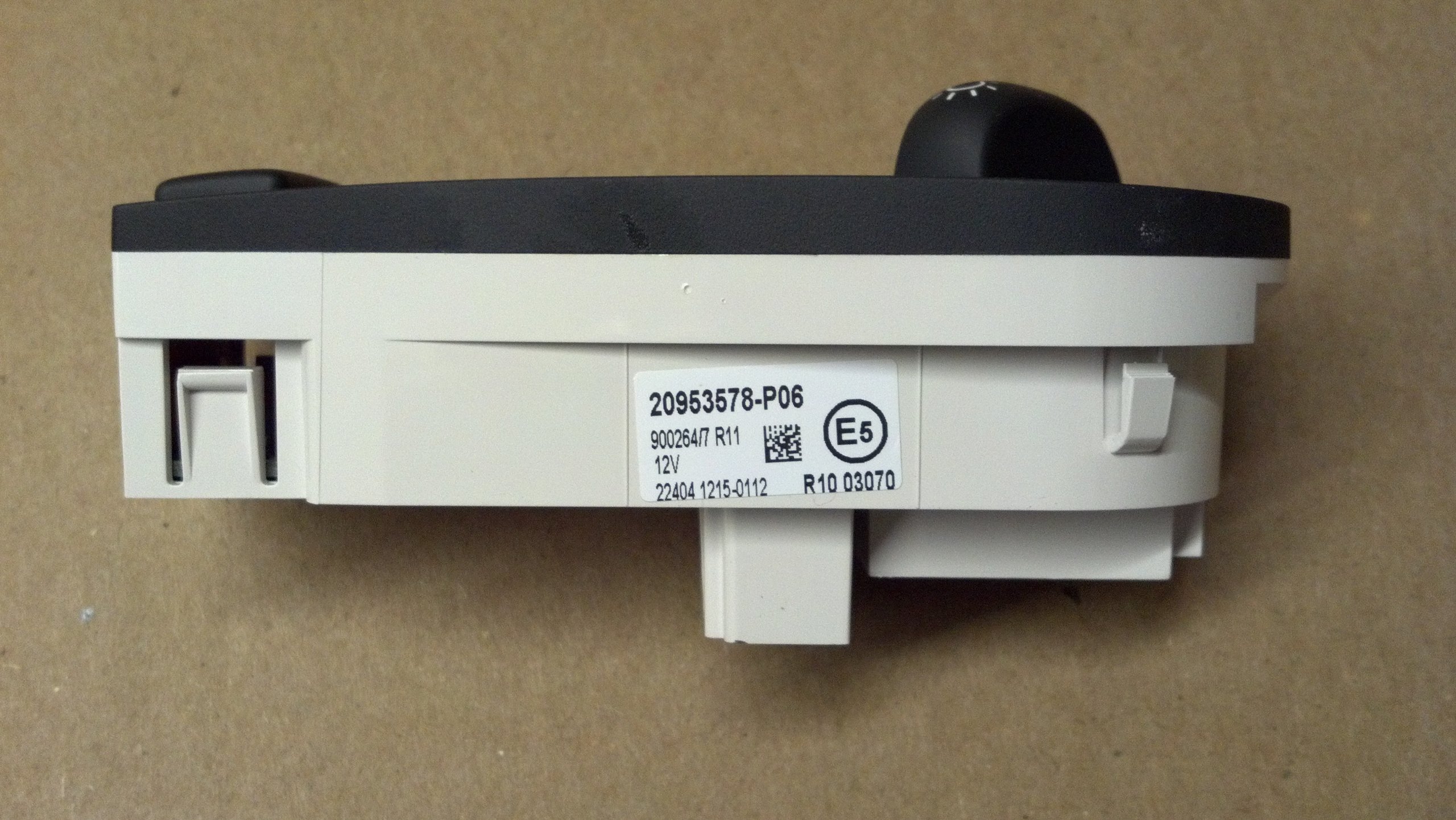 Volvo Switch 20953578 - Genuine OEM Replacement Part for Volvo Vehicles | Perfect for Electrical System Repairs & Upgrades
