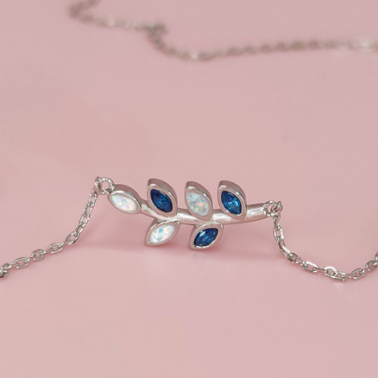 Evergreen Leaf Memorial Ashes Necklace - Elegant Cremation Jewelry for Loved Ones - Perfect for Keeping Memories Close to Your Heart - Ideal for Grieving, Remembrance & Special Occasions
