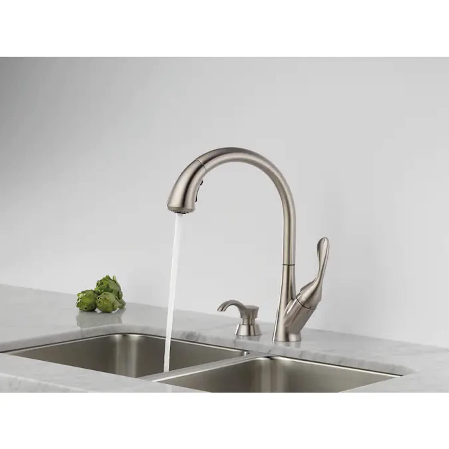DELTA FAUCET CO 19922-SSSD-DST Stainless Steel Single Handle Pull-Down Kitchen Faucet with Soap Dispenser - Perfect for Modern Kitchens and Easy Dishwashing