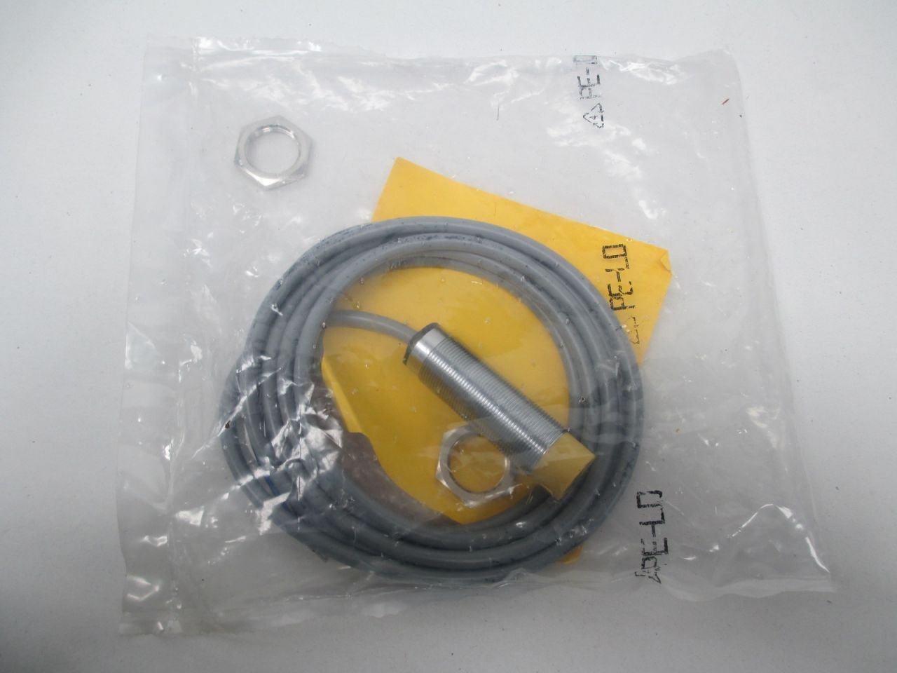 TURCK NI8-M18-LIU Inductive Proximity Sensor Switch 15-30V DC 0-20mA (D305182) - Ideal for Industrial Automation, Conveyor Systems & Machine Safety Applications