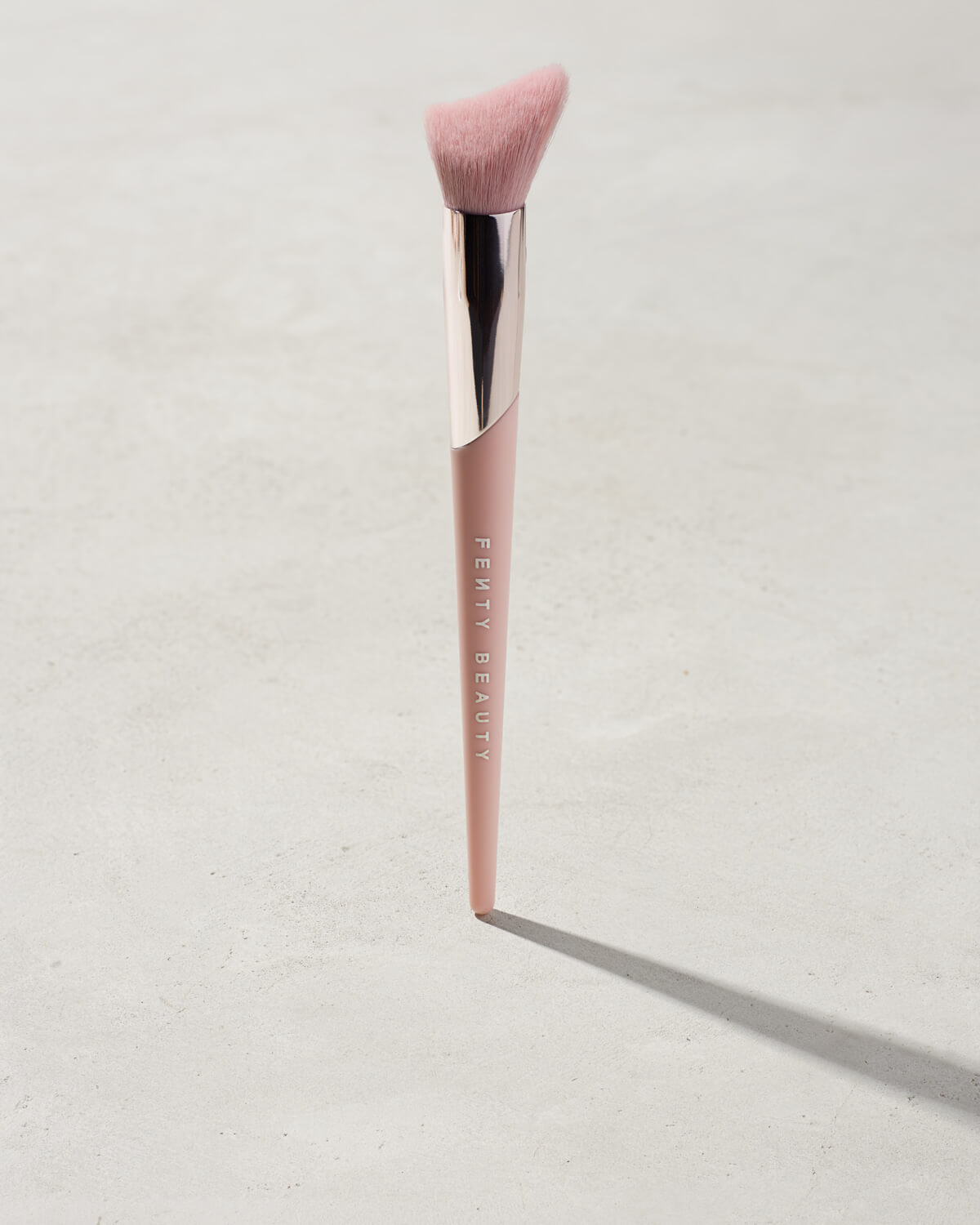 Best Cheek Highlighter Brush for Contouring & Blush - Soft Synthetic Bristles for Flawless Makeup Application - Perfect for Everyday Glam & Professional Makeup Kits