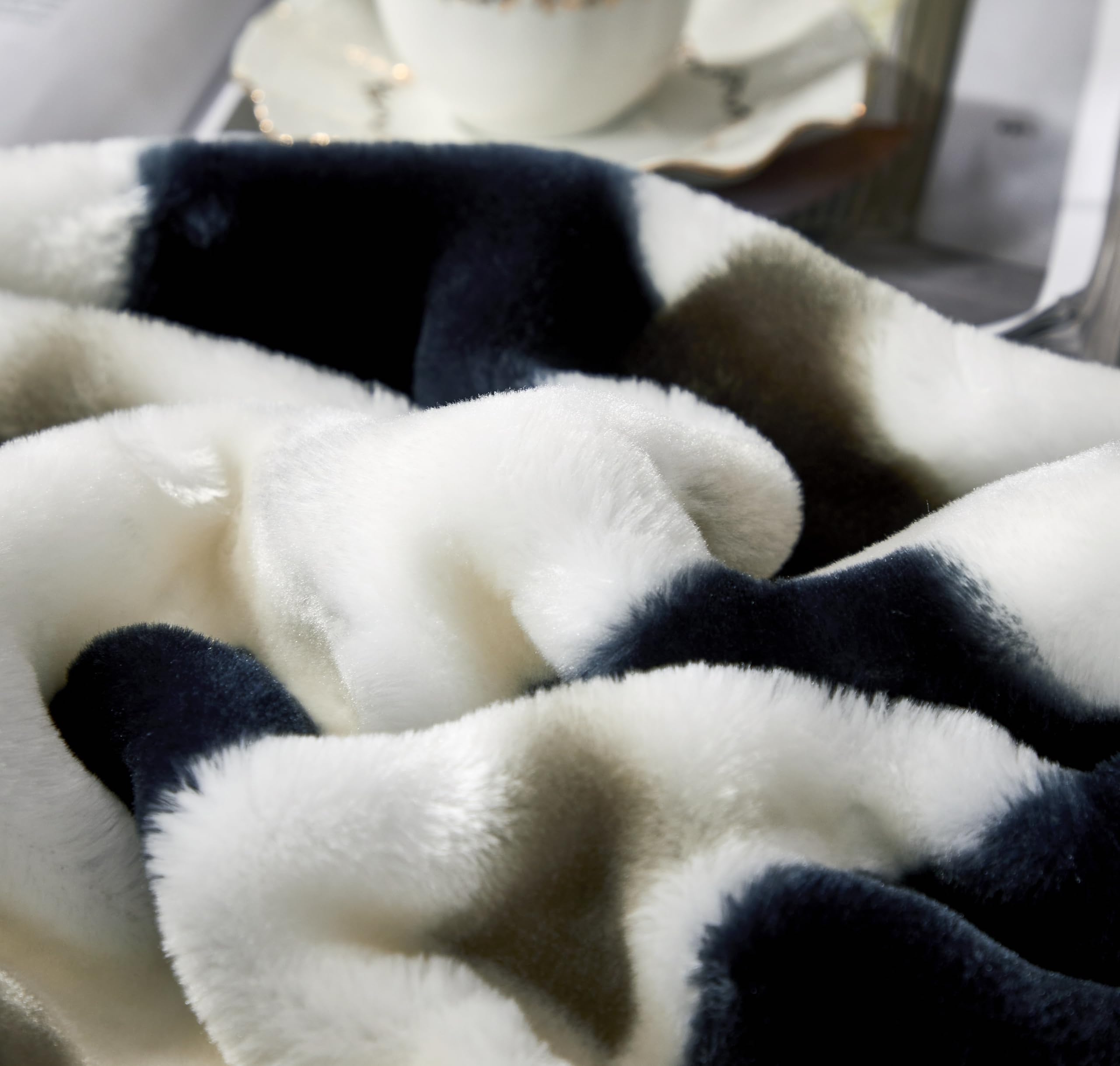 LGYKUMEG Heavy Fleece Blanket Queen Size 79