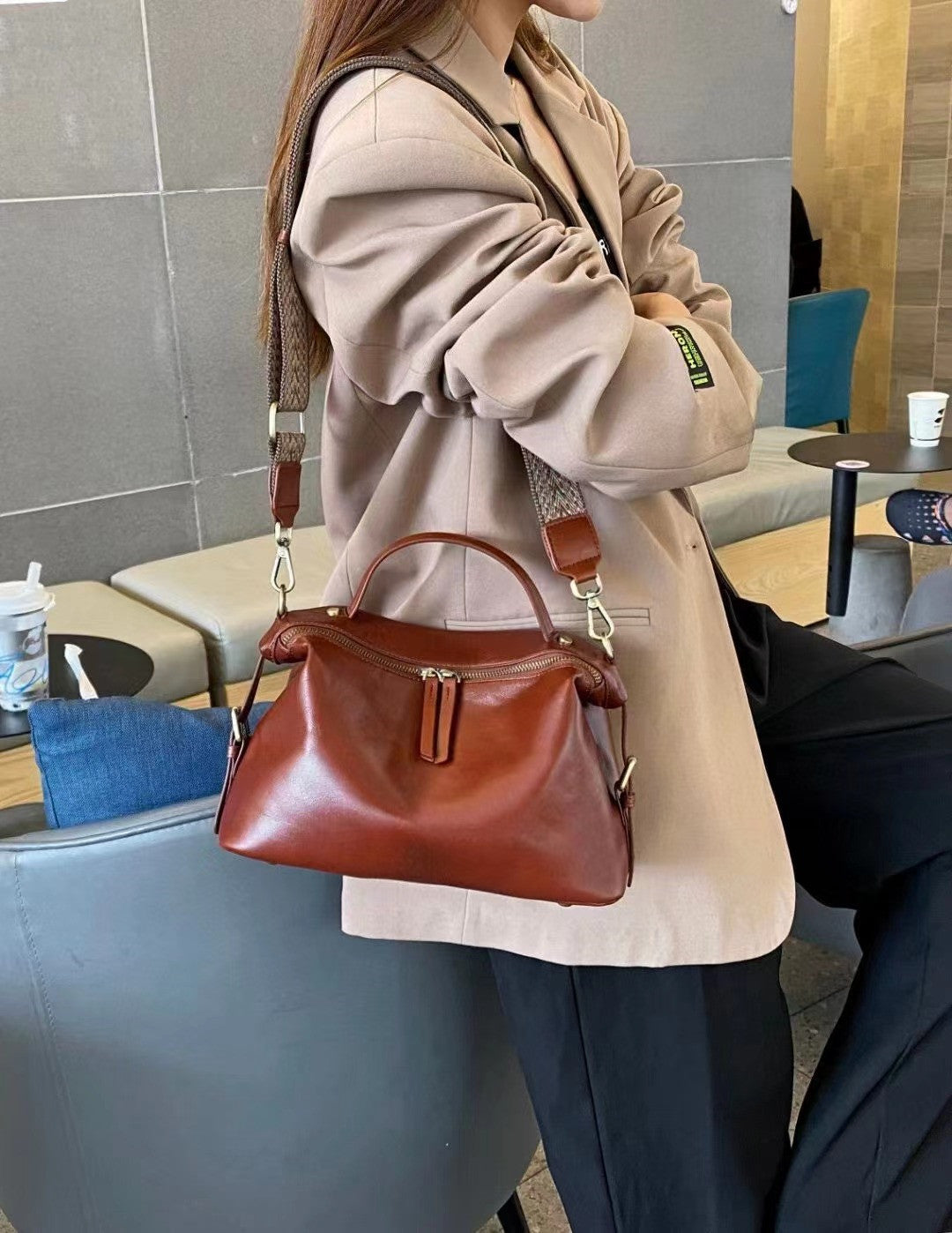 Stylish Convertible Shoulder Bag for Women - Crossbody, Tote & Backpack - Perfect for Work, Travel & Daily Use