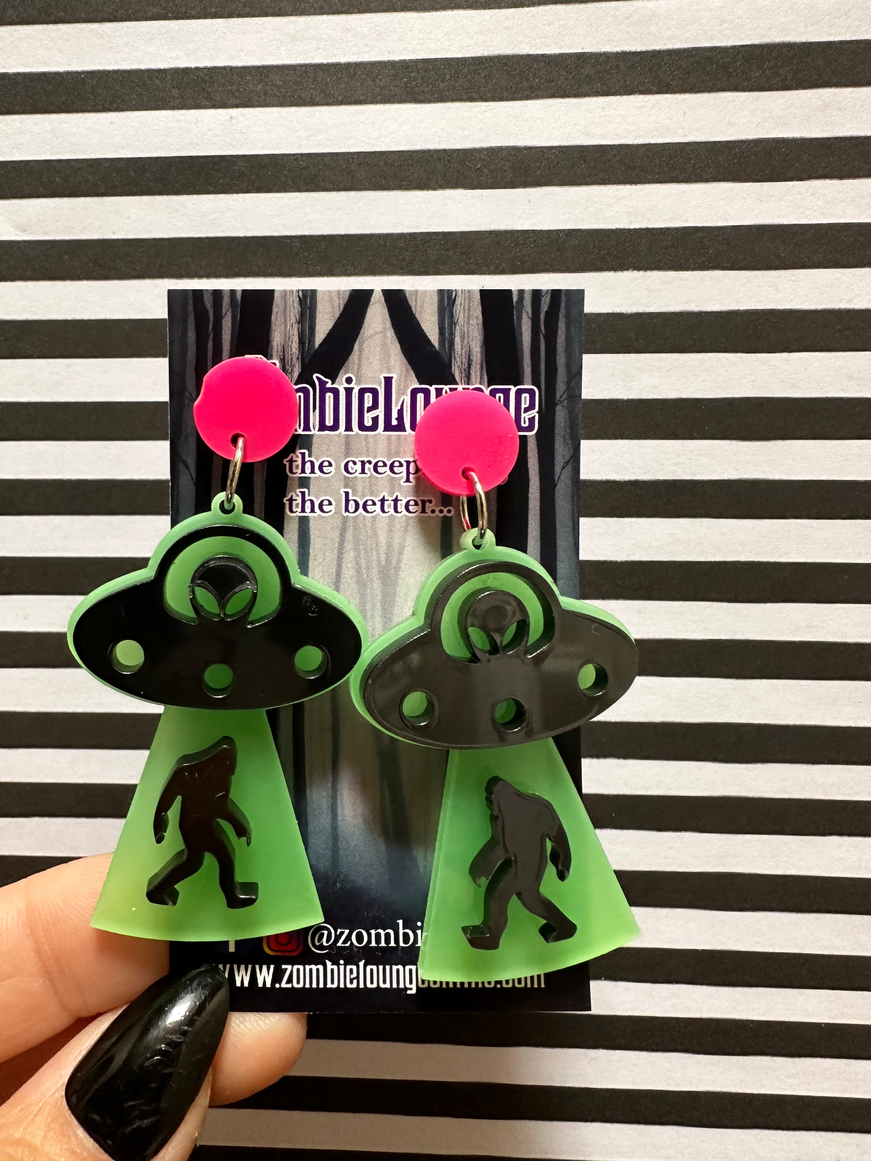 Bigfoot UFO Earrings for Women - Unique Alien Cryptid Jewelry - Perfect for Halloween, Cosplay, and Sci-Fi Enthusiasts