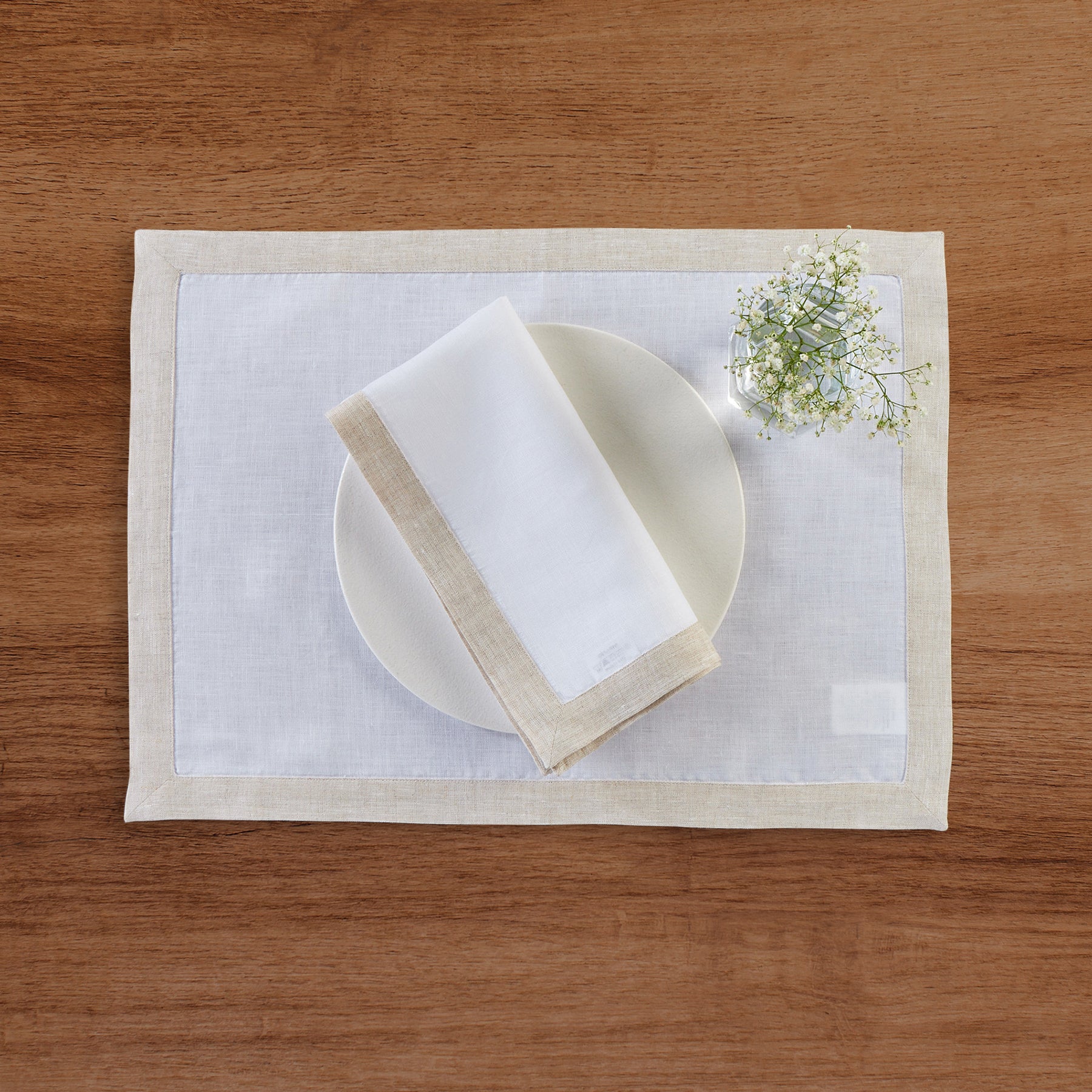 Premium Classic Placemats Set of 4 - Elegant Table Mats for Dining Room & Kitchen - Waterproof & Heat Resistant - Perfect for Everyday Meals, Dinner Parties & Holiday Decor