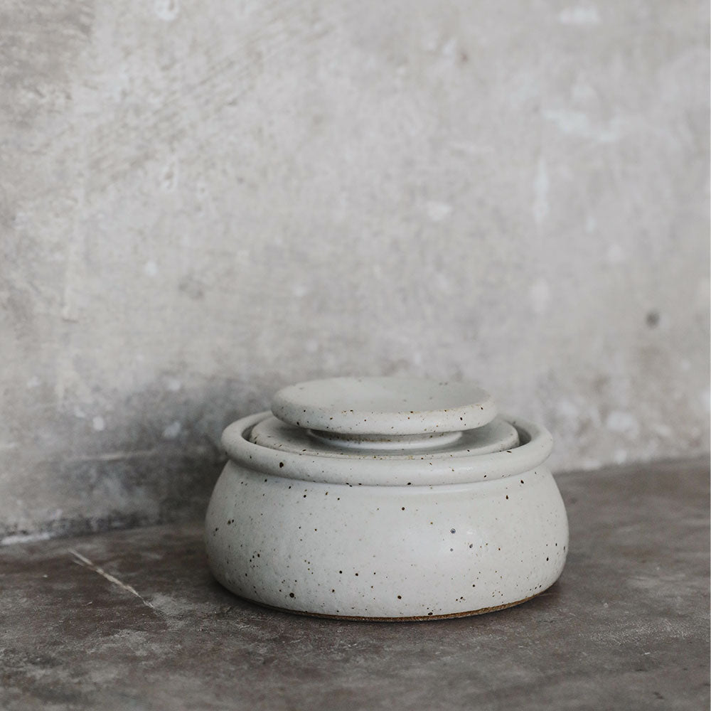 Premium Ceramic Butter Keeper with Lid - Airtight Butter Dish for Fresh Spreadable Butter - Perfect for Kitchen Countertop, Dining Table & Breakfast Buffet