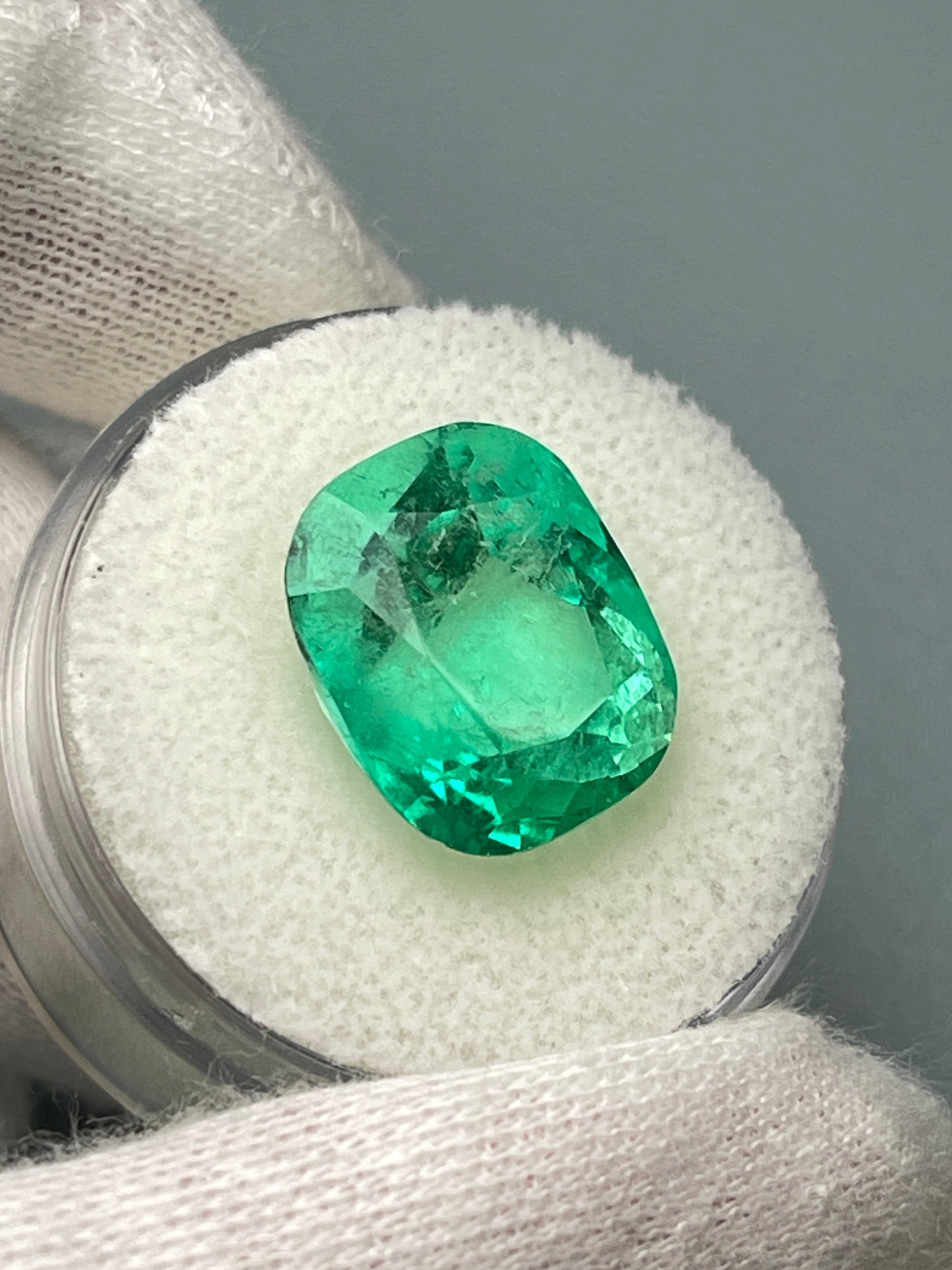 9.23 Carat 14x12mm Muzo Yellowish Green Natural Loose Colombian Emerald Cushion Cut Gemstone for Jewelry Making, Engagement Rings & Luxury Gifts