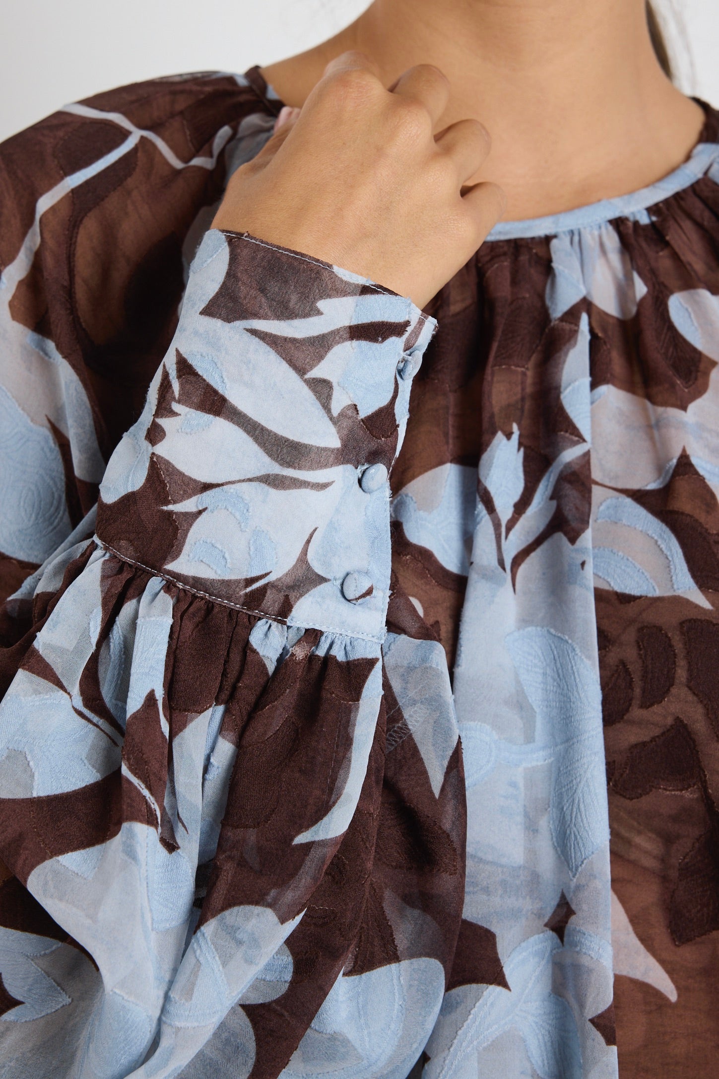 Chic Blue Floral Print Long Sleeve Crew Neck Blouse - Elegant Flowy Top for Women | Perfect for Casual Outings, Office Wear & Date Nights
