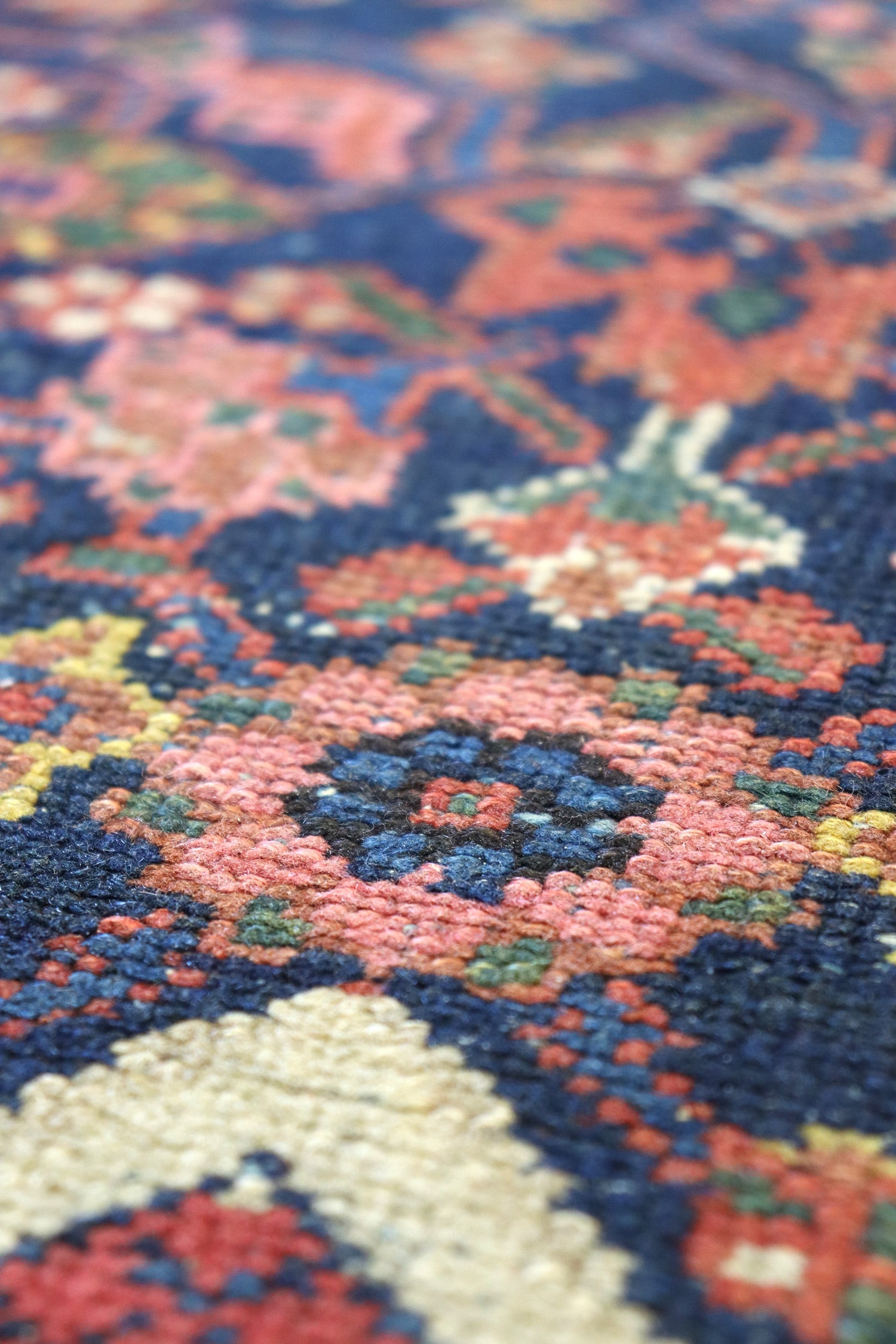 Authentic Antique Bibikabad Handwoven Tribal Rug - J67183 - Perfect for Boho Home Decor, Living Room & Bedroom Accent