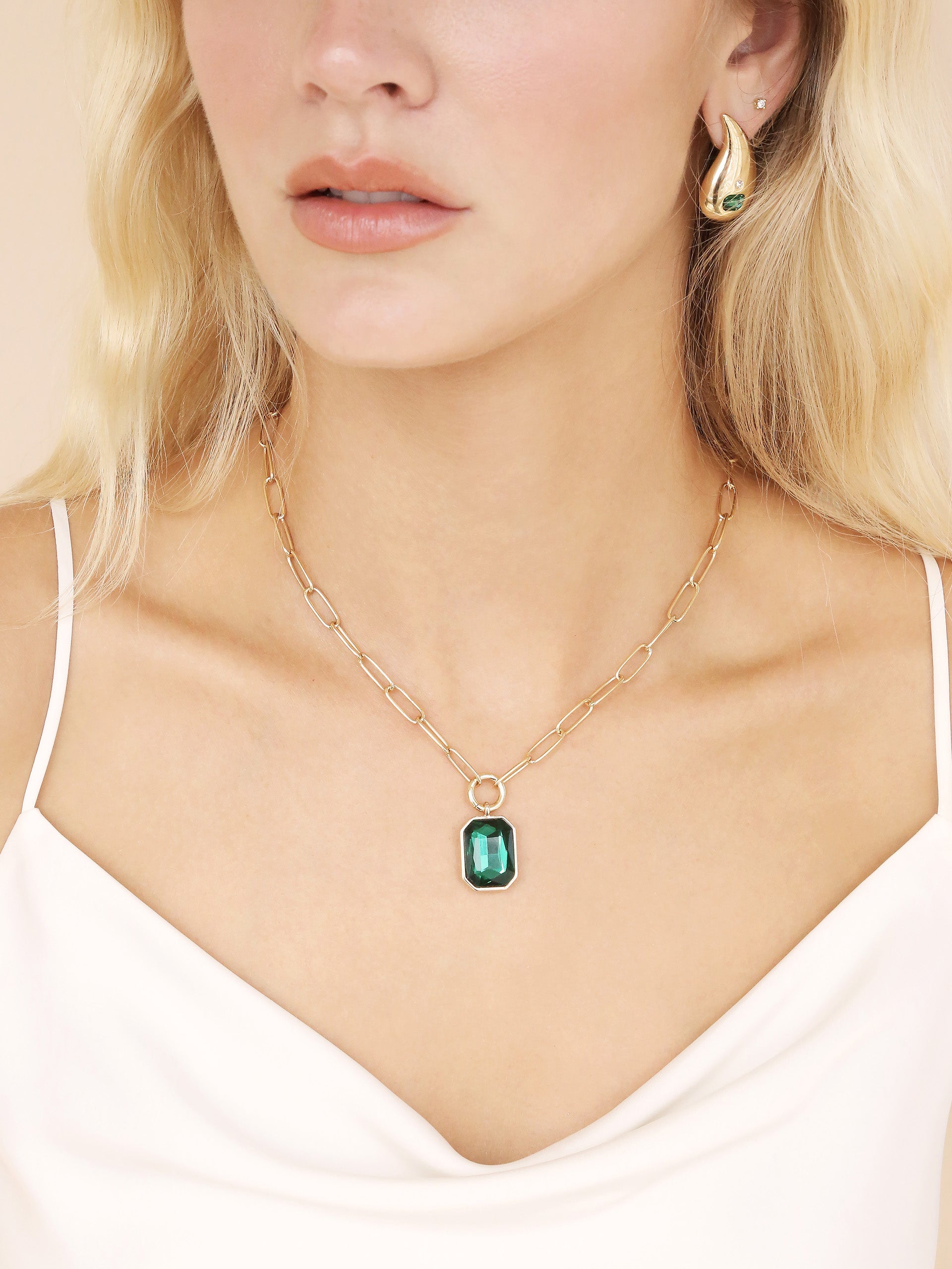 Emerald Green Deco Pendant Necklace for Women - Vintage Art Deco Style Jewelry Gift - Perfect for Parties, Weddings & Special Occasions