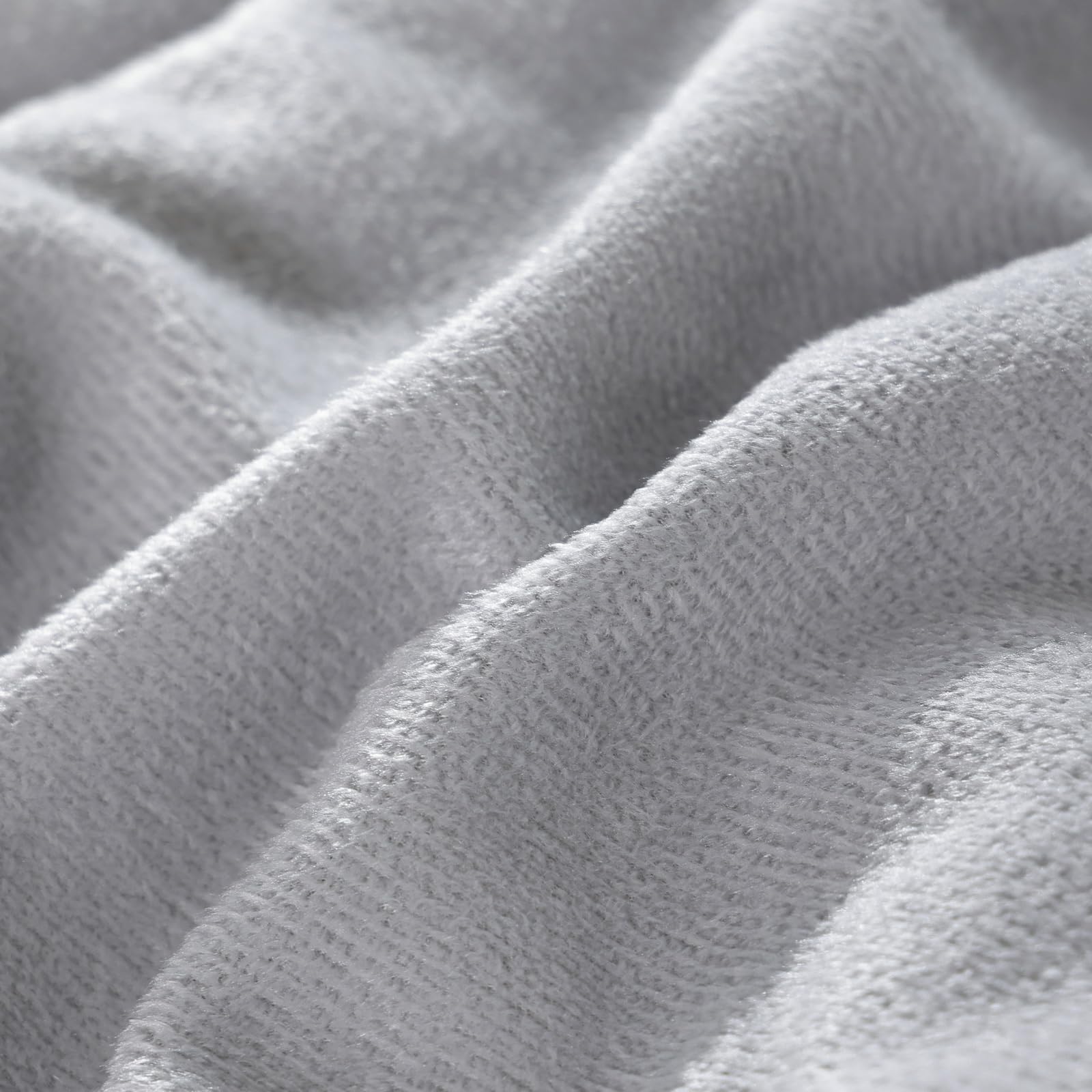Luxury Faux Fur Queen Comforter Set - Soft Shaggy Fuzzy Bedding for All Seasons, 3 Piece Grey Comforter & Pillowcases - Cozy Winter Warmth & Stylish Bedroom Decor