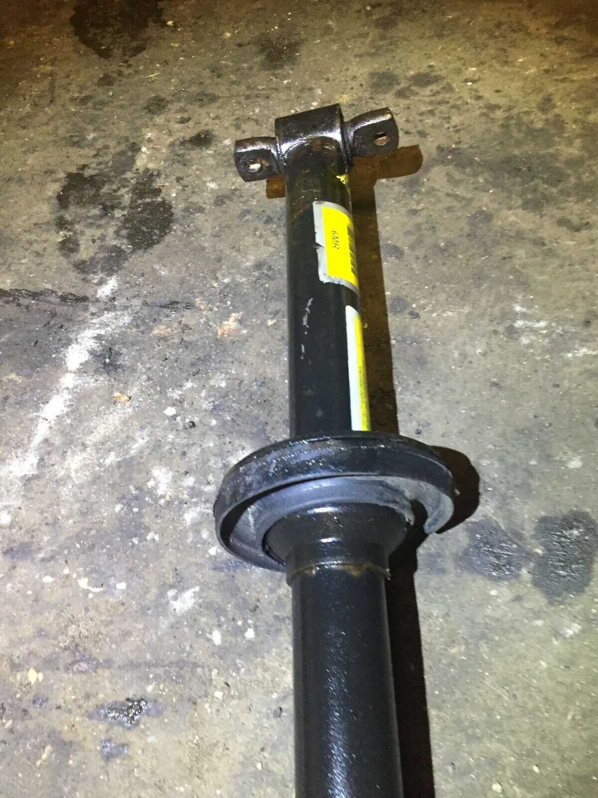 2003-2007 Cadillac CTS Front Left Driver Side Shock Absorber Strut Assembly - OEM Replacement Part for Smooth Ride & Handling | Perfect for City Commuting & Highway Driving