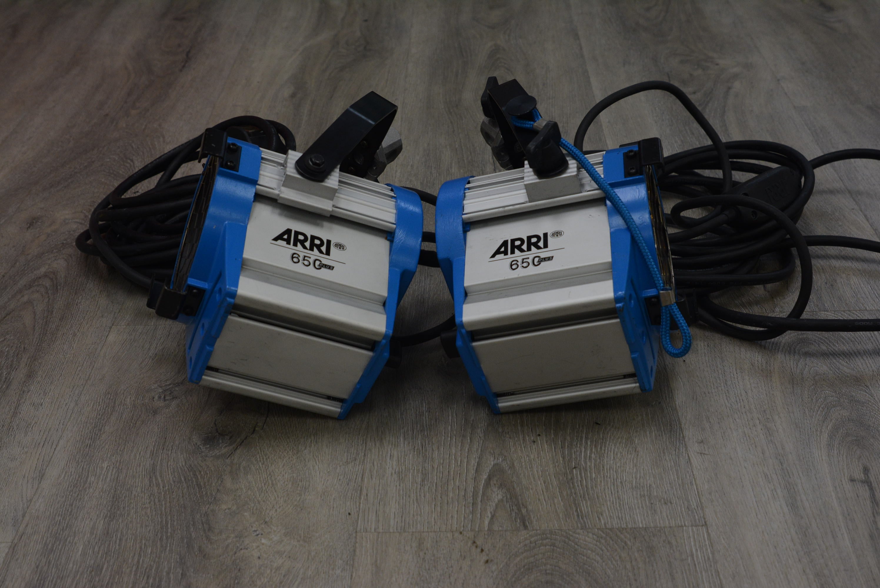 ARRI 650 Dual Light Plus Fresnel Kit - Professional Studio Lighting Equipment for Film & Video Production | Perfect for Indie Films, Photography, and Theater Stage Lighting