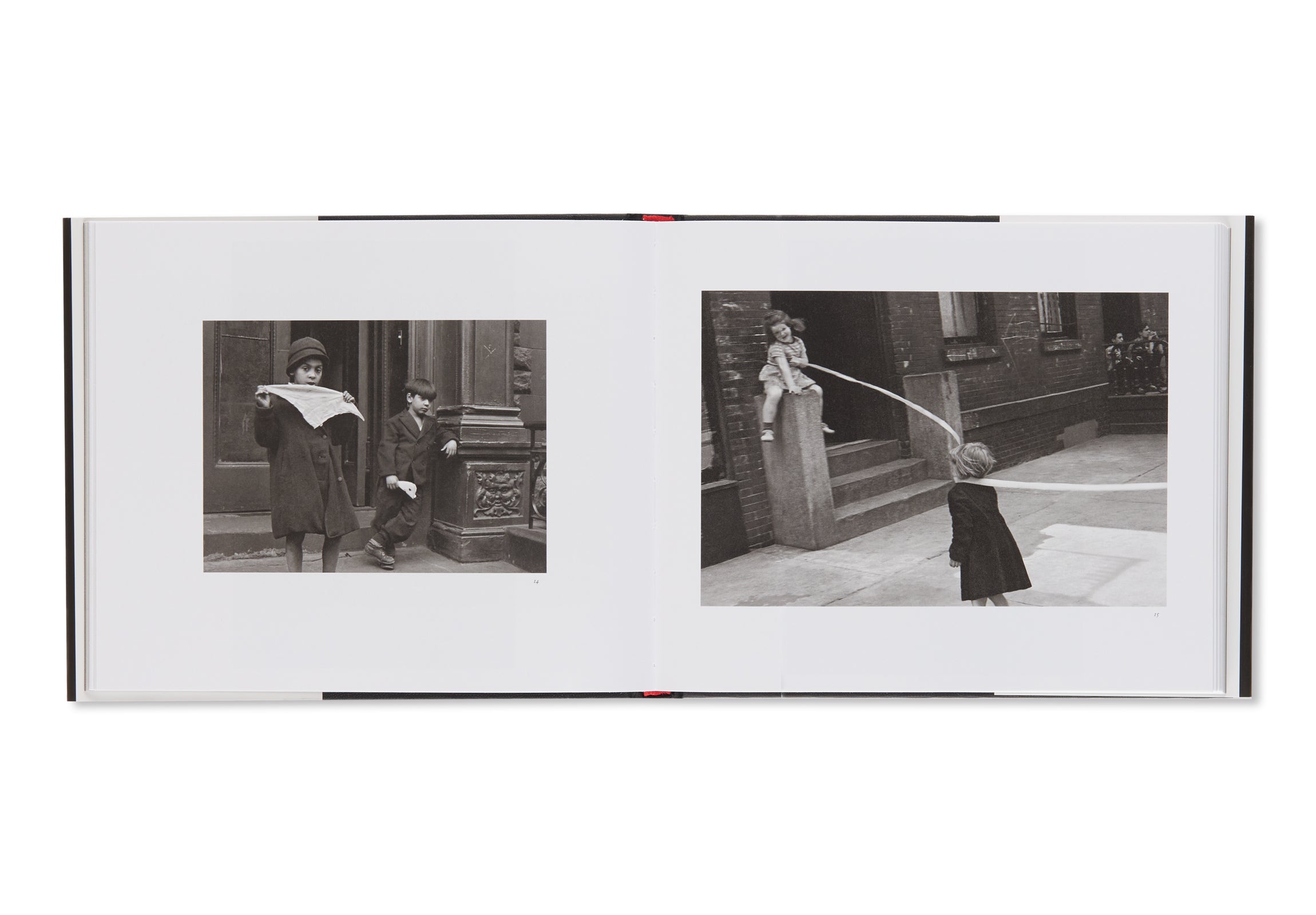 Helen Levitt Photography Book - A Way of Seeing: Street Photography Masterpiece for Art Lovers & Collectors | Perfect Gift for Photographers & Urban Culture Enthusiasts
