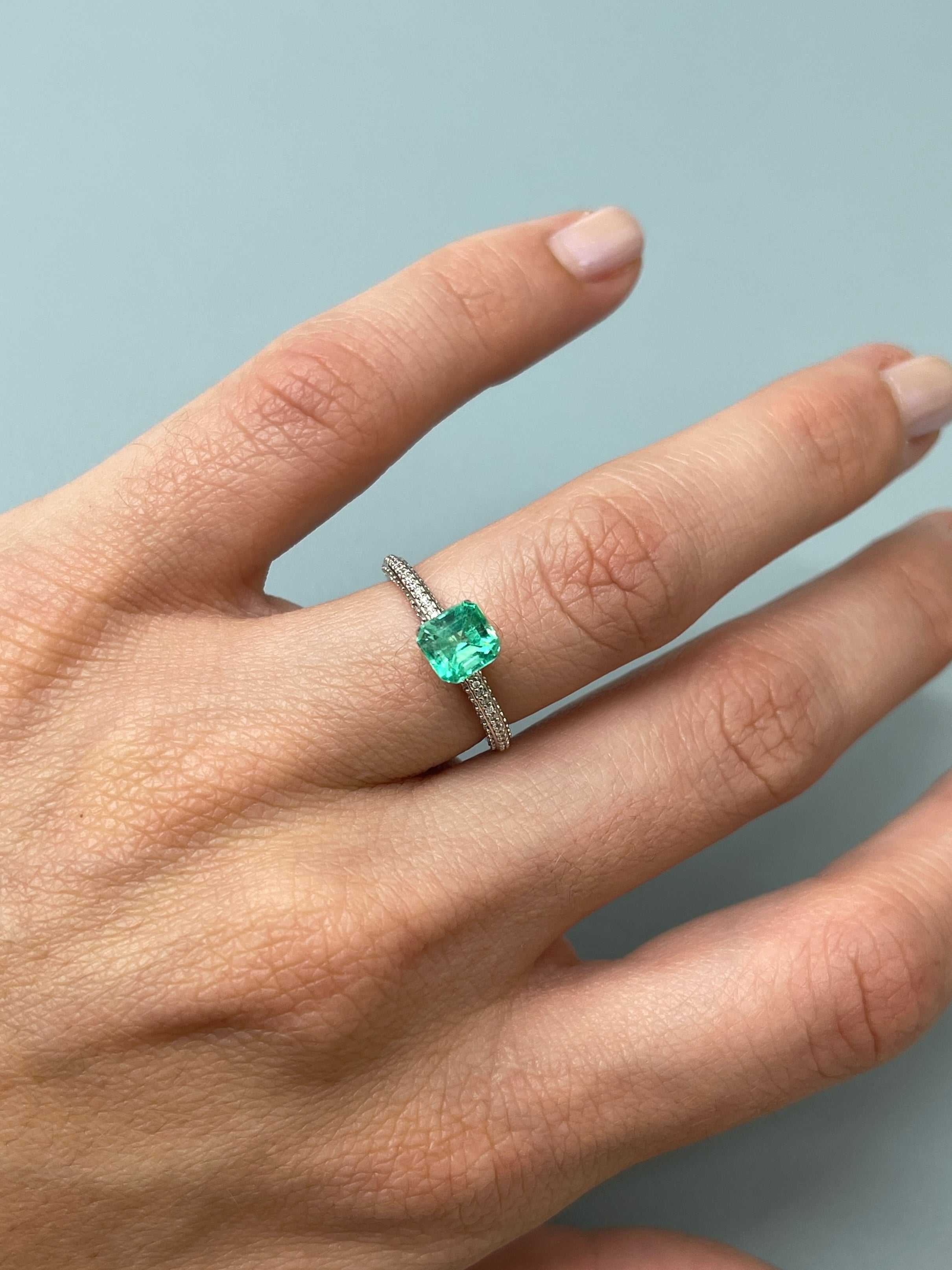 1.09 Carat 14K Gold 3 Stone Engagement Ring with Lab-Grown Diamonds & Natural Colombian Emerald - Classic Asscher Cut for Women - Perfect for Proposals, Anniversaries, and Special Occasions