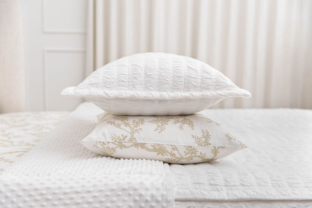 Luxury Mallory Silk Pillowcase for Hair & Skin Care - Soft & Smooth 100% Mulberry Silk Pillow Cover for Beauty Sleep & Anti-Aging (Perfect for Bedroom, Travel & Spa Days)