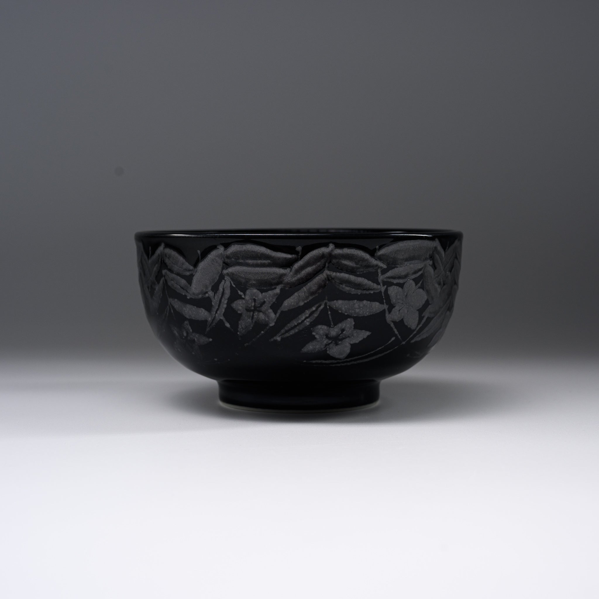 Mino Ware Bellflower Donburi Bowl - Handcrafted Black Ceramic Japanese Rice Bowl for Sushi, Ramen & Donburi | Perfect for Home Dining & Japanese Cuisine Lovers