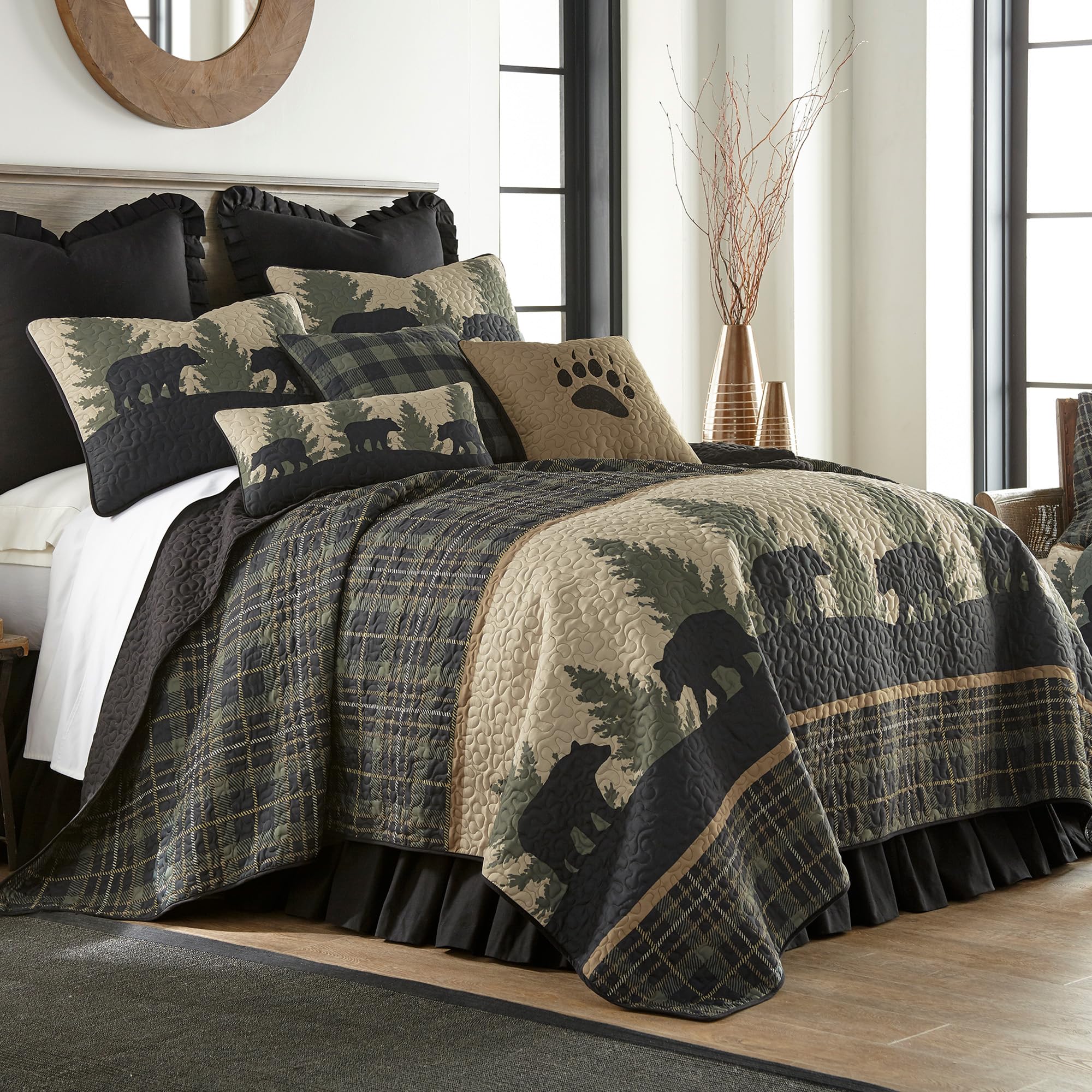 Donna Sharp King Quilt - Bear Walk Plaid Lodge Quilt with Bear Pattern - Machine Washable - Cozy Cabin Bedding for Winter Nights & Rustic Home Decor