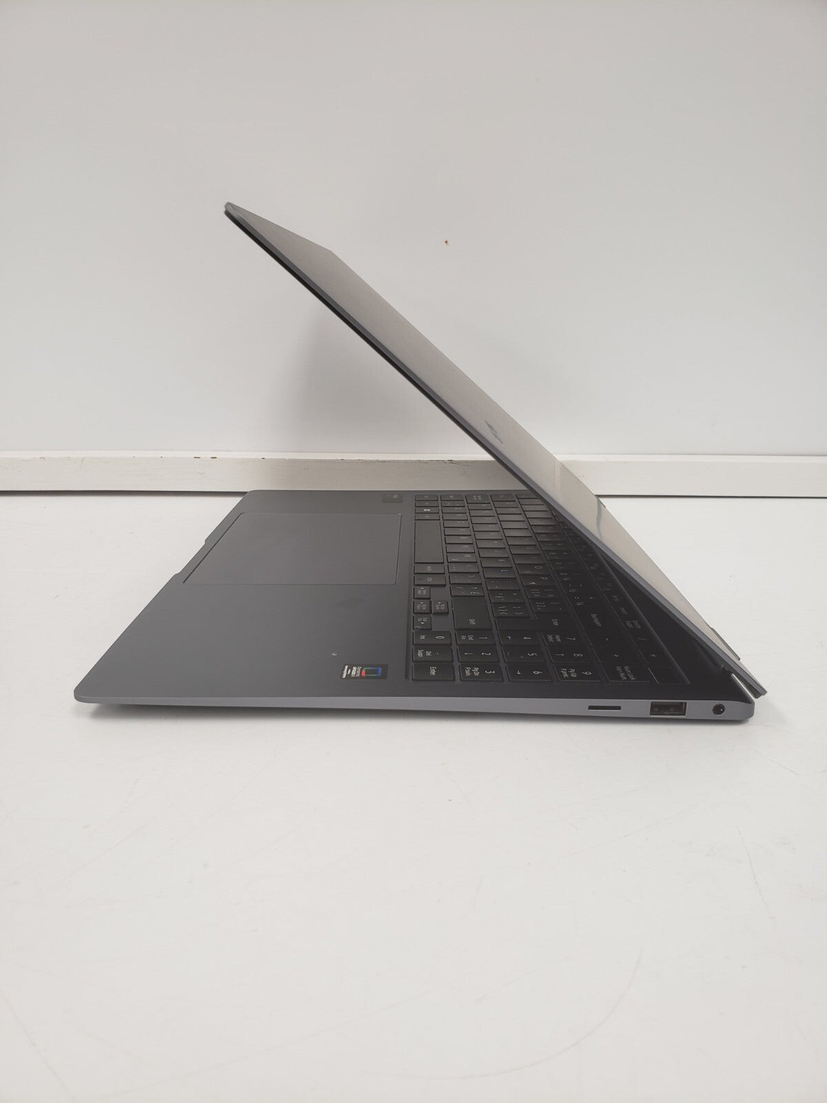 Samsung NP690QGK 15.6