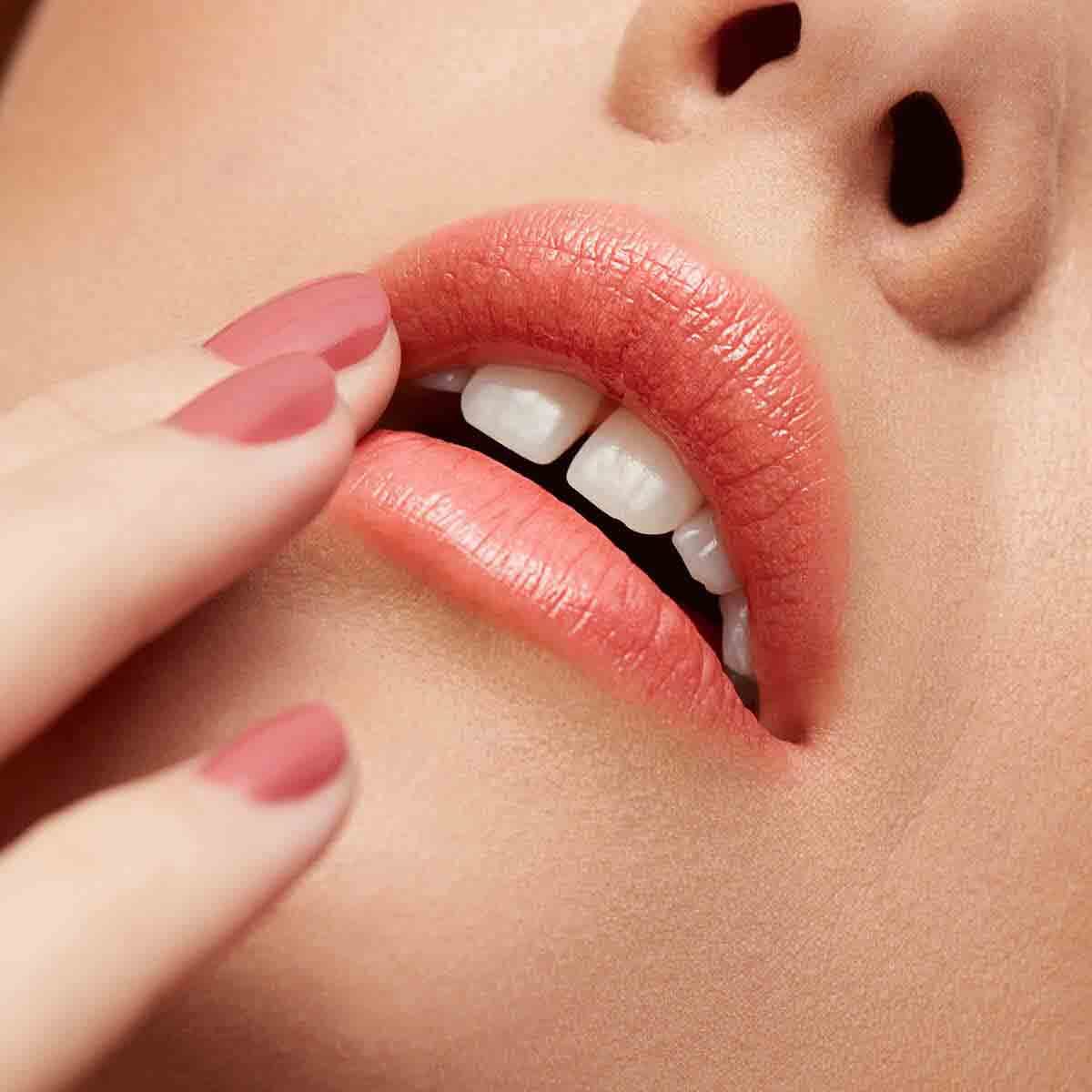 Revlon Super Lustrous Glass Shine Lipstick - Glaring Coral Shade | Hydrating & Glossy Finish | Perfect for Everyday Wear & Special Occasions