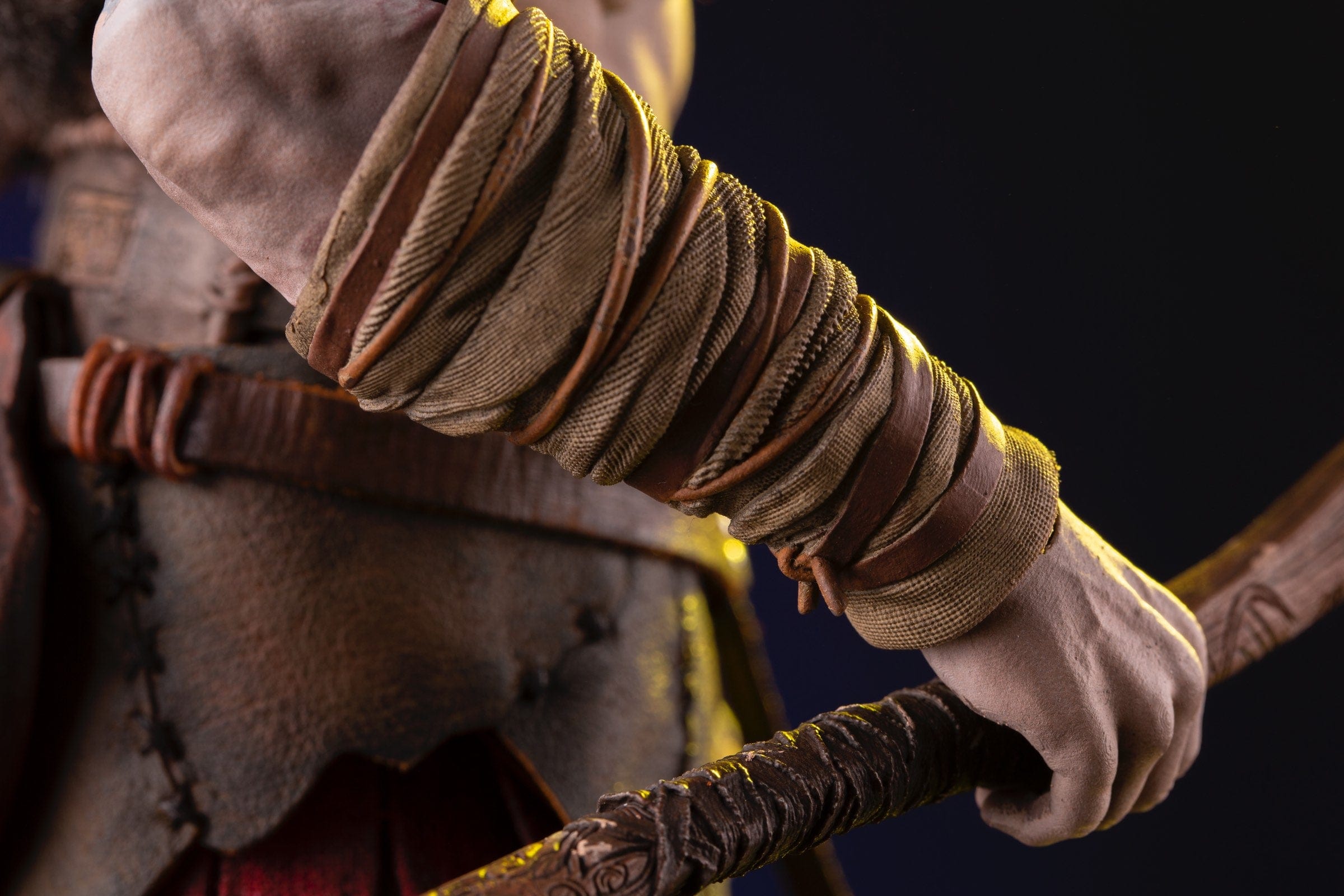 God of War Kratos 1/6 Scale Deluxe Action Figure - Exclusive Collectible for Gamers & Fans - Perfect for Display, Gaming Room Decor, and Cosplay Props