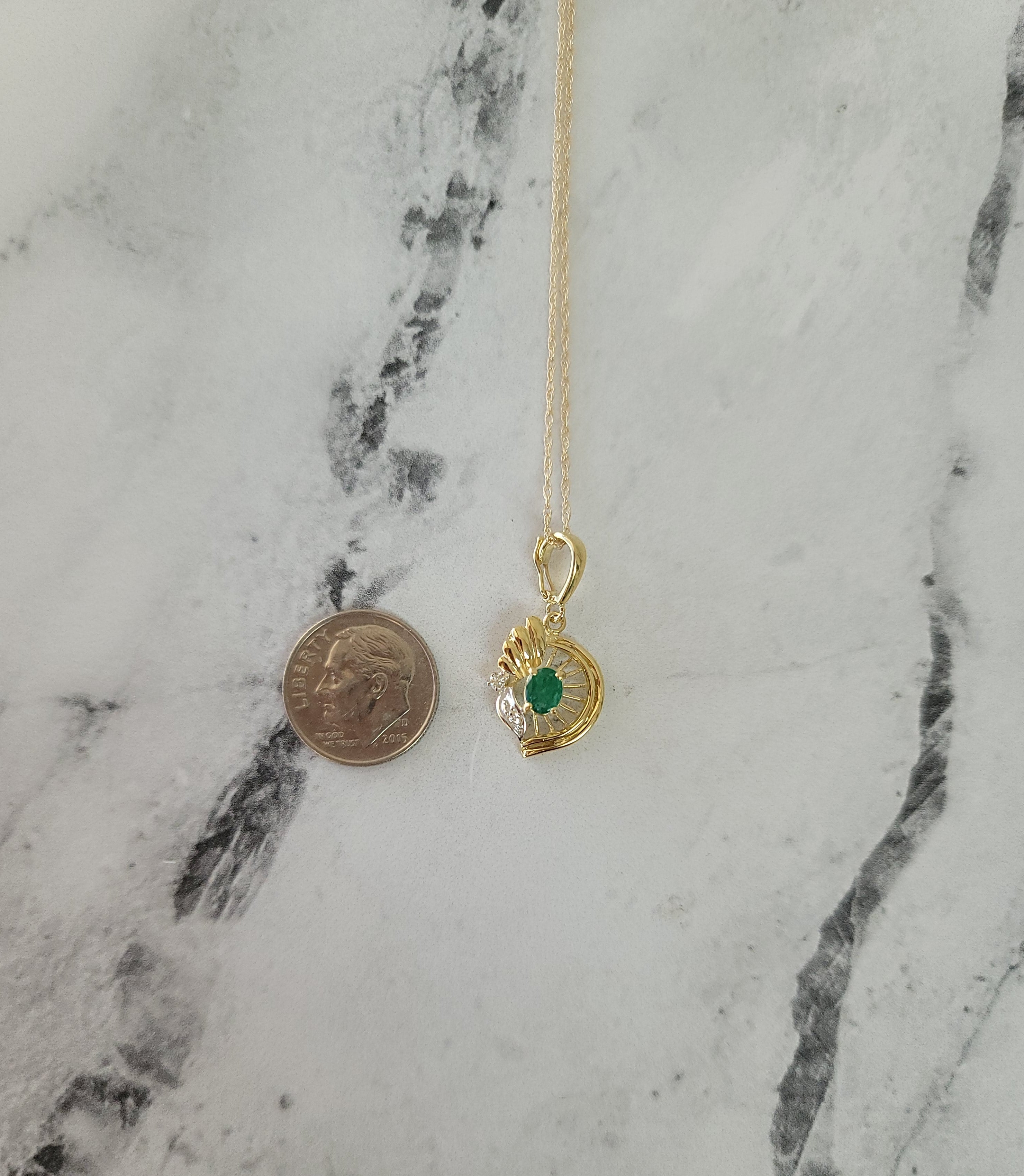 Stunning Oval Emerald Seashell Design Necklace - Elegant Jewelry for Women, Perfect for Beach Weddings, Summer Vacations & Boho Fashion