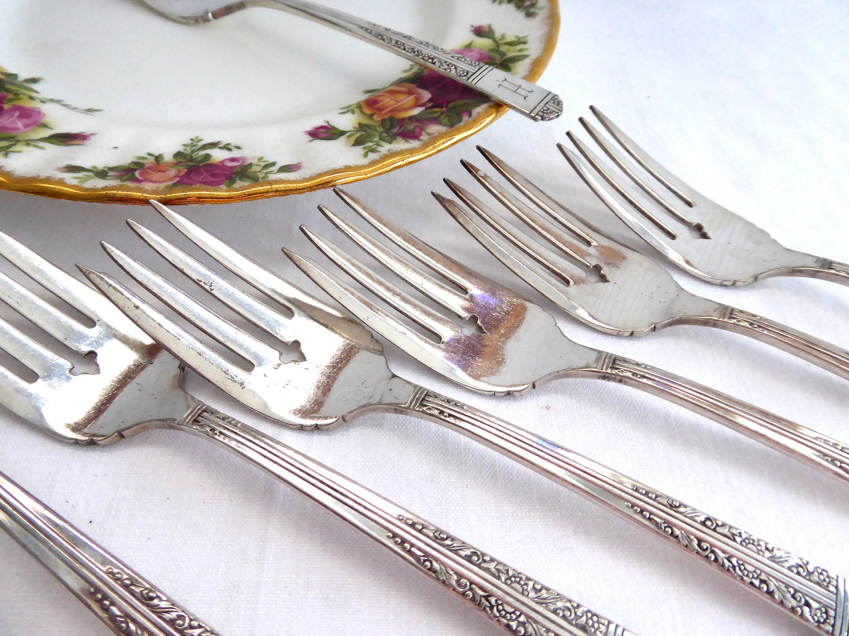 Vintage Oneida Royal Oak Oakleigh Silver Plate Dessert Forks Set of 8 - Monogrammed 1940s Elegant Flatware for Fine Dining, Tea Parties & Special Occasions