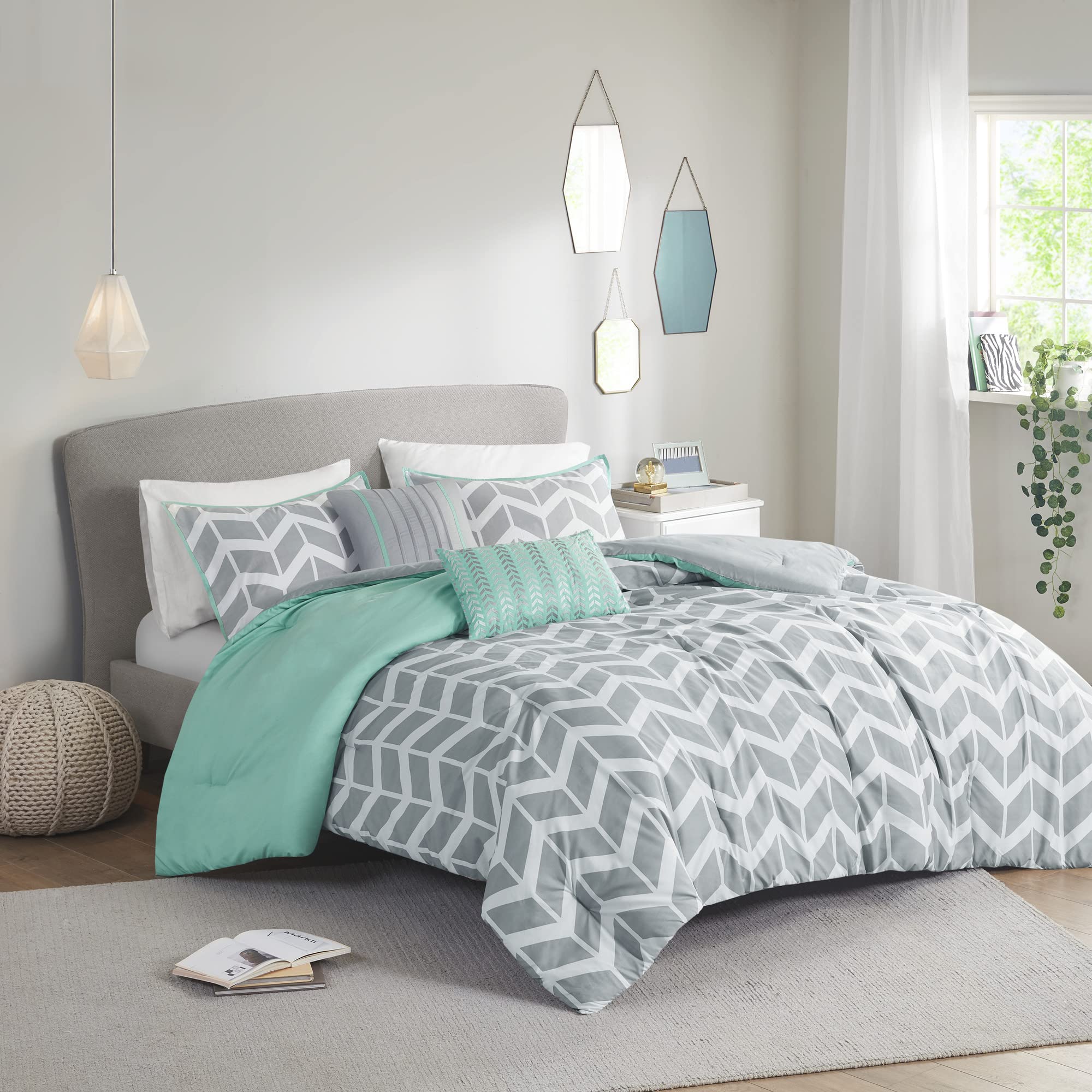Modern Geometric Design All-Season Comforter Set - 5 Piece Full/Queen Bedding with Matching Sham & Decorative Pillow | Nadia Teal Color | Cozy & Vibrant for Home Decor, Guest Room & Master Bedroom