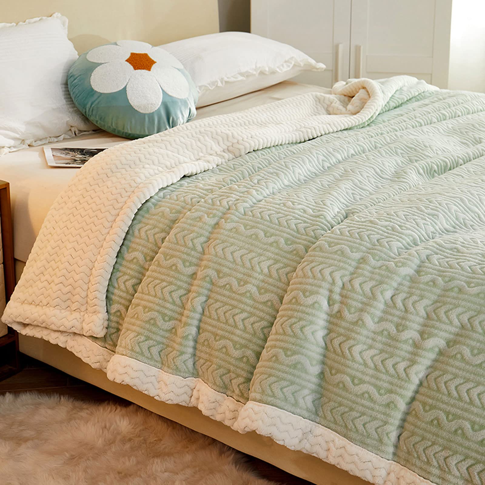 AIKES Fleece Throw Blankets - Ultra Soft Thick Flannel Bed Blanket for Couch, Sofa & Bed - Cozy Twin/Queen Size Blanket (150x200cm) in Mint Green - Perfect for Winter Nights, Movie Time & Home Decor