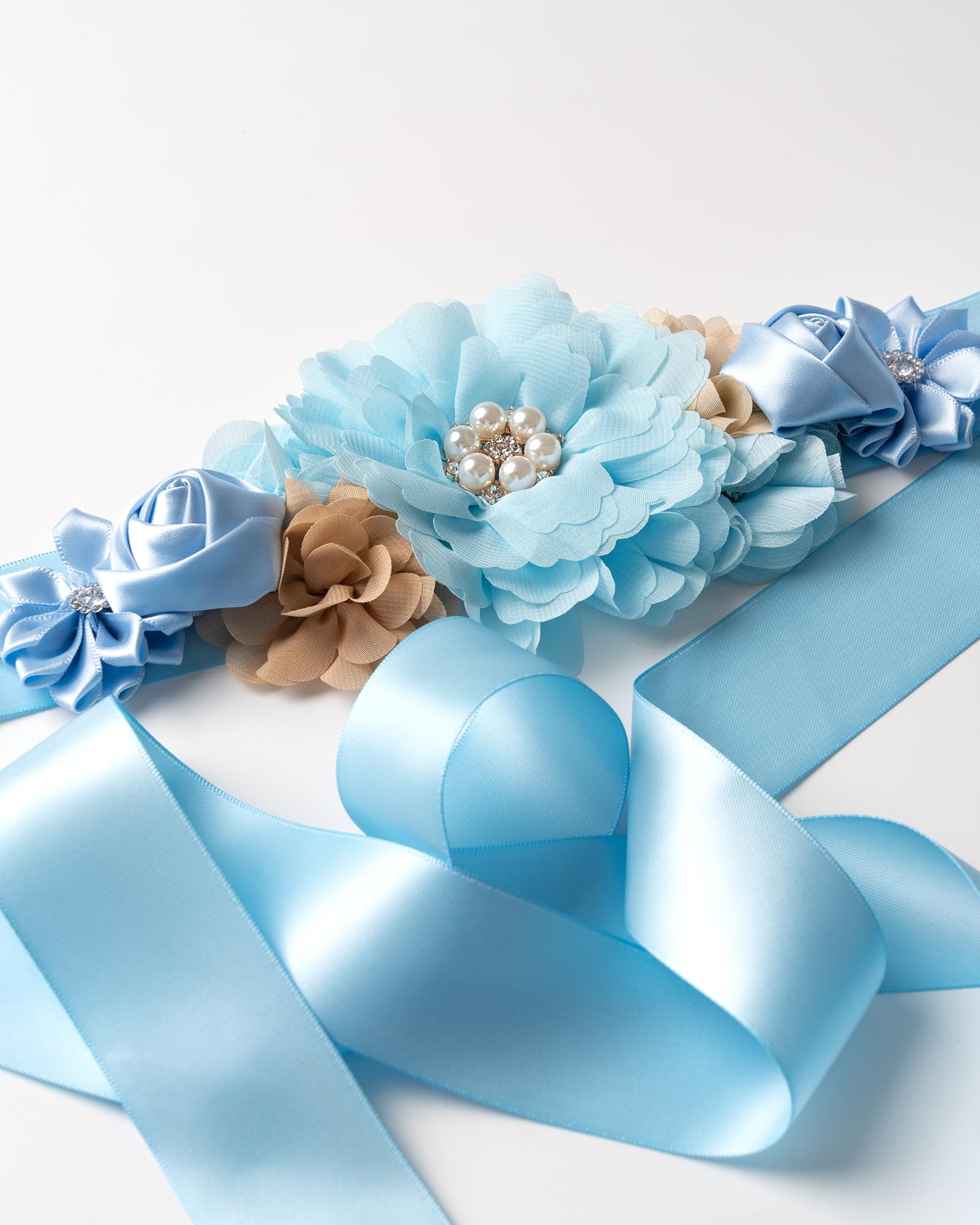 Mom to Be Sash & Corsage Pin Set - Baby Shower Decorations for Maternity Dress & Pregnancy Photos - Gender Reveal Party Supplies, Mommy to Be Gifts (Perfect for Maternity Photoshoots & Gender Reveal Parties)