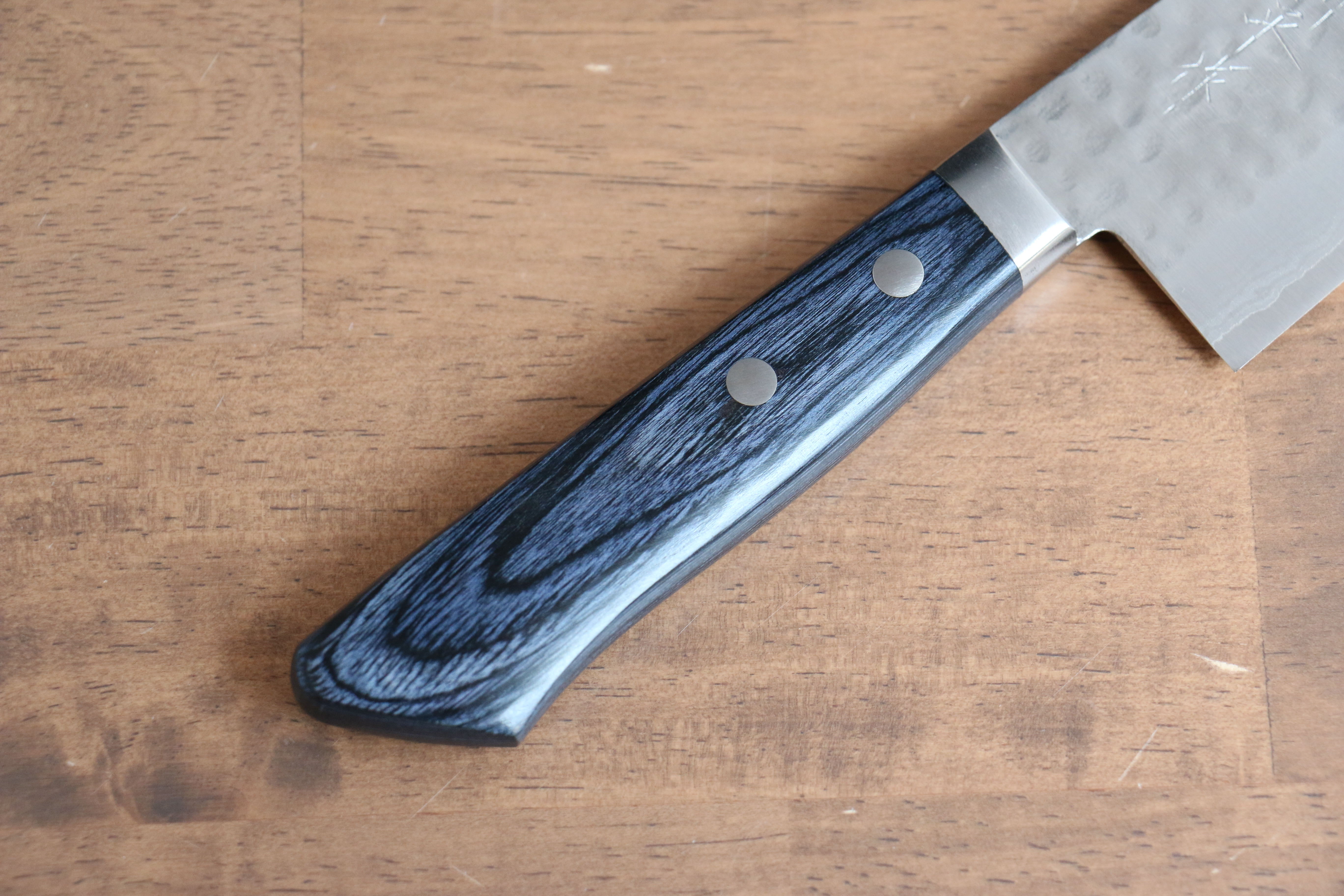 Premium Kunihira Kokuryu VG10 Hammered Damascus Santoku Knife 170mm - Navy Blue Pakkawood Handle - Japanese Kitchen Knife for Slicing, Dicing & Chopping Vegetables, Meat & Fish