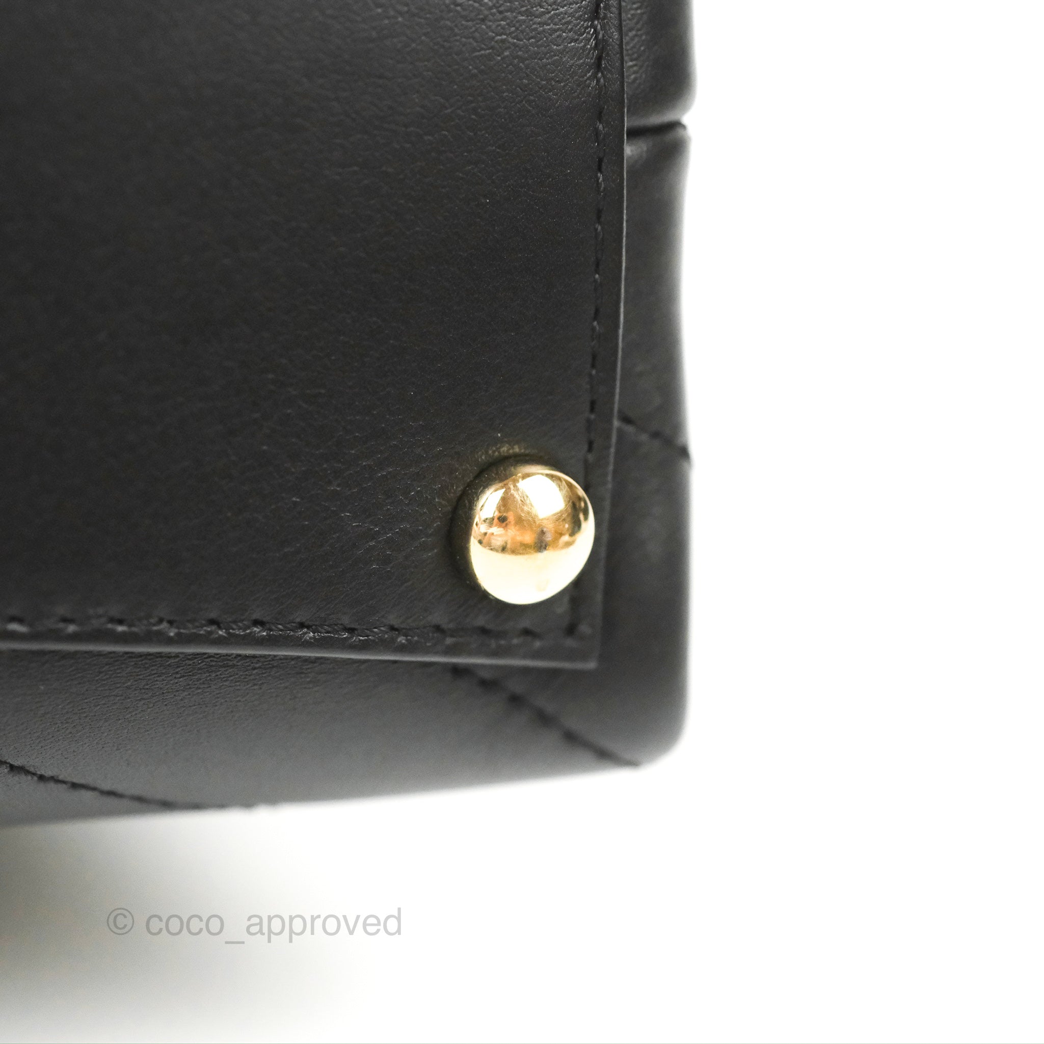 Chanel Chevron Stitched Coco Flap Bag in Black Calfskin with Gold Hardware - Luxury Crossbody Purse for Women, Perfect for Evening Events & Date Nights