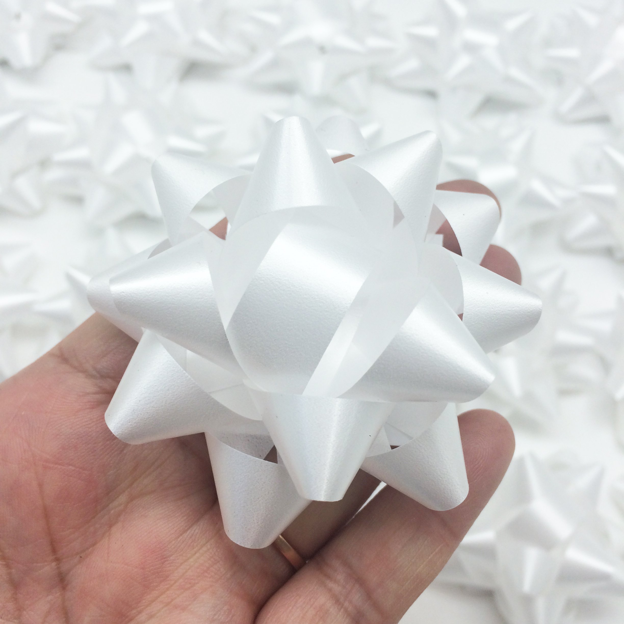 PEPPERLONELY 20-Piece Peel & Stick Christmas Confetti Gift Bows - 2.75 Inch White Self-Adhesive Bows for Holiday Gifts, Wrapping, Party Decorations & DIY Crafts