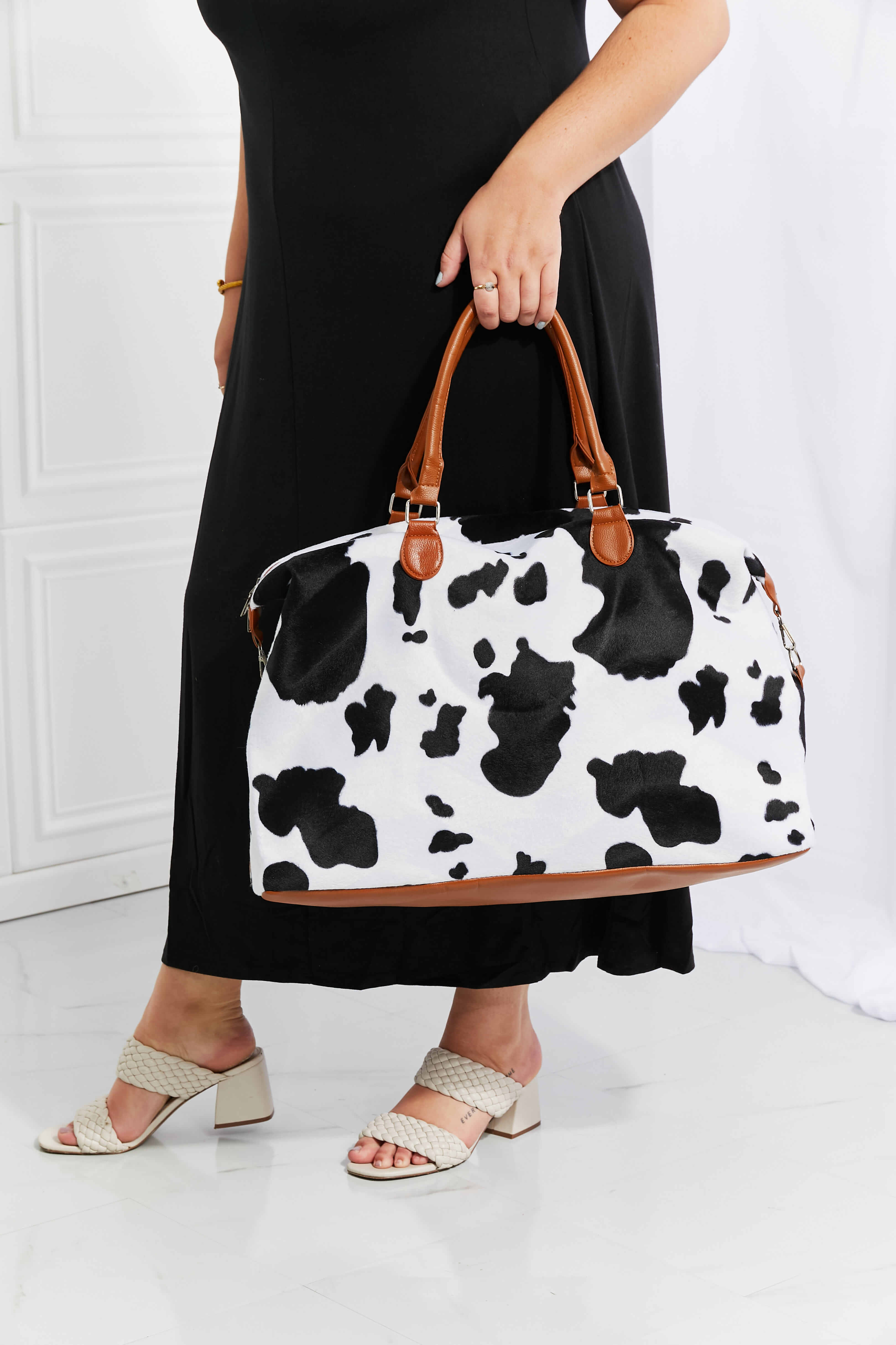 Stylish Animal Print Plush Weekender Travel Bag for Women - Perfect for Weekend Getaways, Gym, Overnight Trips & Carry-On Luggage