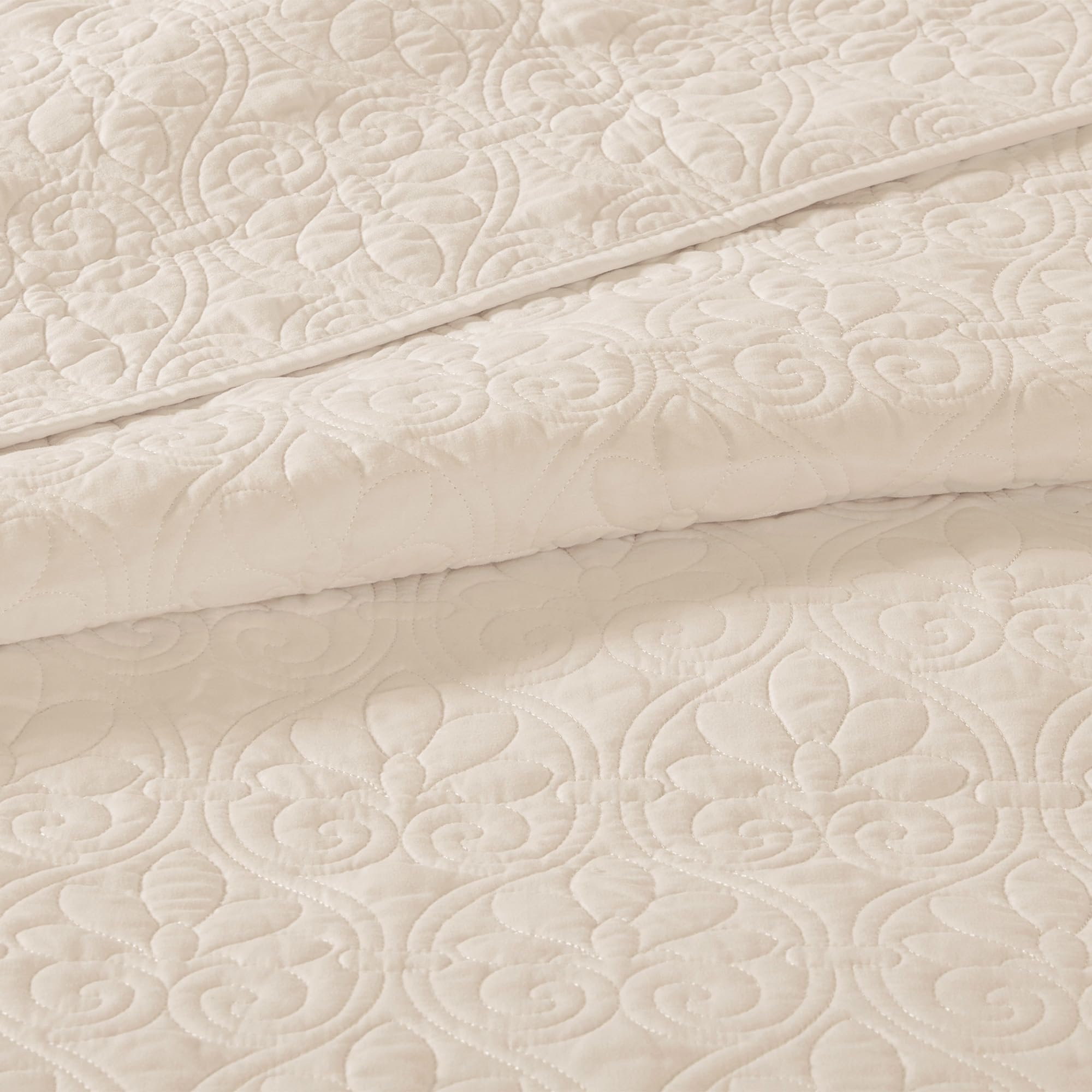 Madison Park Quebec Queen Size Quilt Bedding Set - Ivory Damask 3-Piece Microfiber Quilted Coverlet | Ultra Soft & Breathable for All Seasons | Perfect for Master Bedroom, Guest Room & Cozy Home Decor