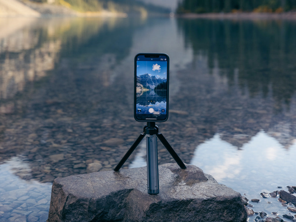 Universal Tripod Adapter Kit for Samsung Galaxy - Compatible with Galaxy S21/S20/Note 20 & More - Perfect for Vlogging, Photography, and Live Streaming