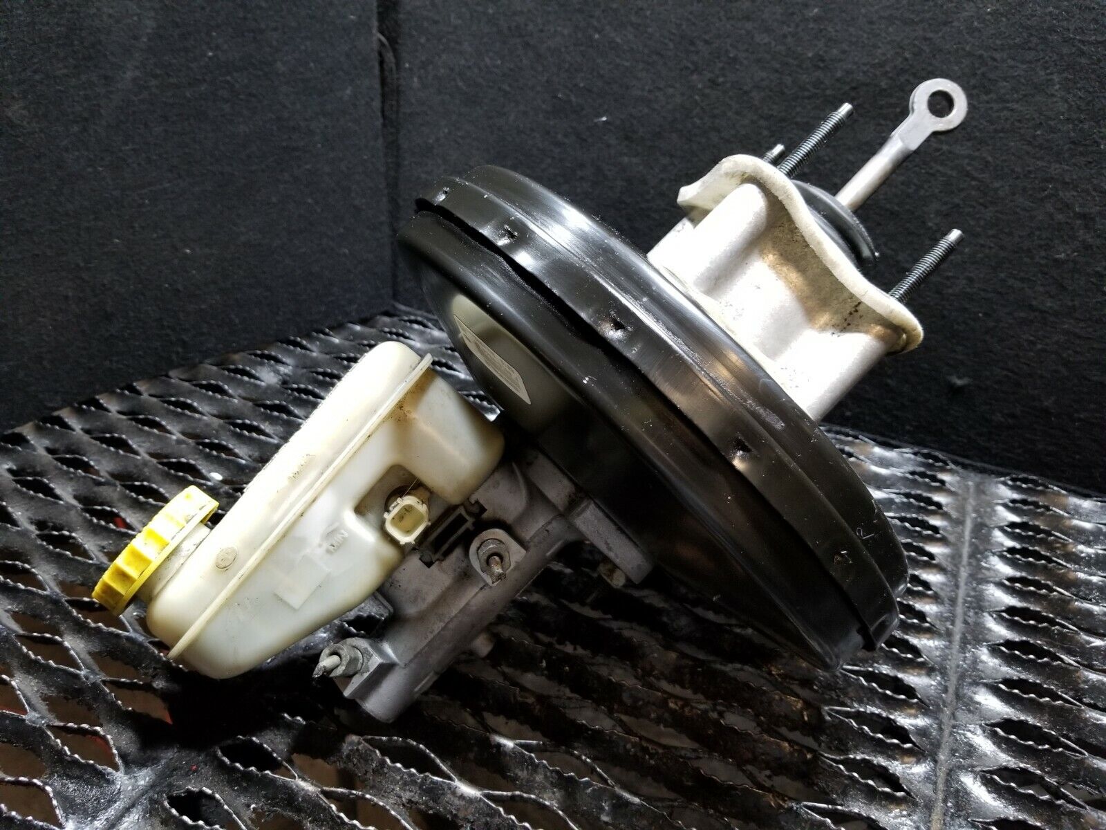 2004-2006 Chrysler Sebring Convertible Power Brake Booster with Master Cylinder - OEM Replacement Part for Smooth Braking Performance | Perfect for Road Trips & Daily Commuting