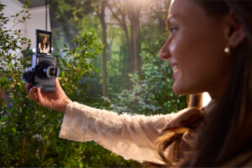 Canon PowerShot V1 Digital Camera - 20.1MP, 4K Video, WiFi & Bluetooth - Compact Travel Camera for Vlogging, Photography & Outdoor Adventures