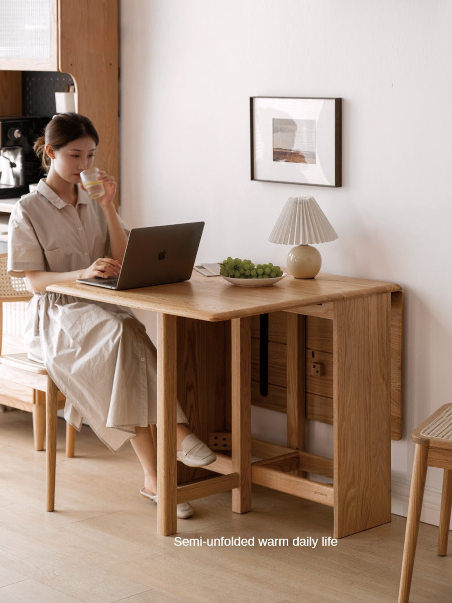**Solid Oak Wood Extendable Dining Table - Expandable for 6 to 8 Seats - Perfect for Small Spaces & Entertaining Guests**