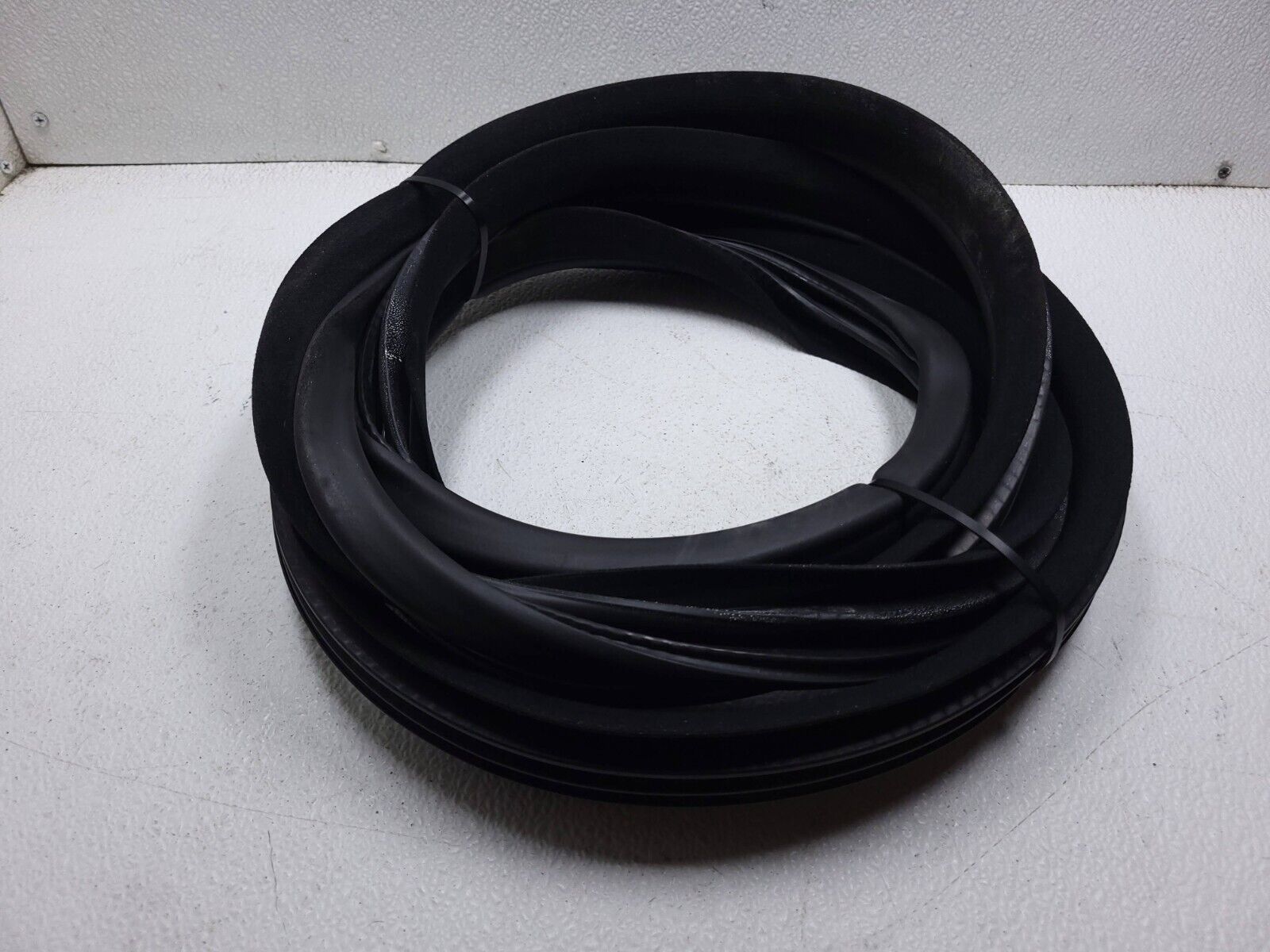 2006-2011 Mercedes ML500 Right Front Passenger Door Weatherstrip Seal - OEM Replacement Part for Weather Protection & Noise Reduction - Perfect for Car Restoration & DIY Auto Repair